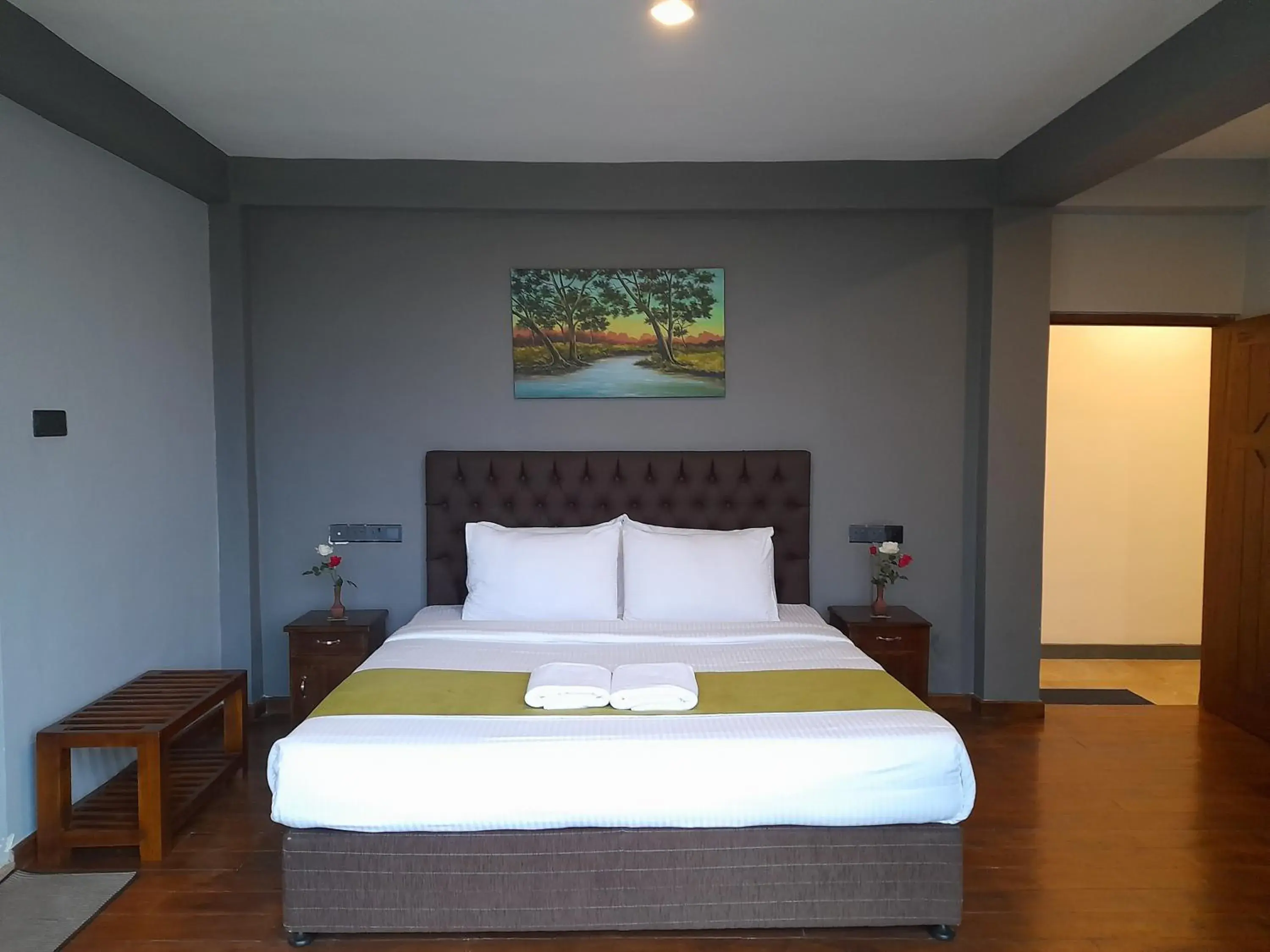 King Room with Balcony in Tea Mount Forest King Room with Balcony in Tea Mount Forest