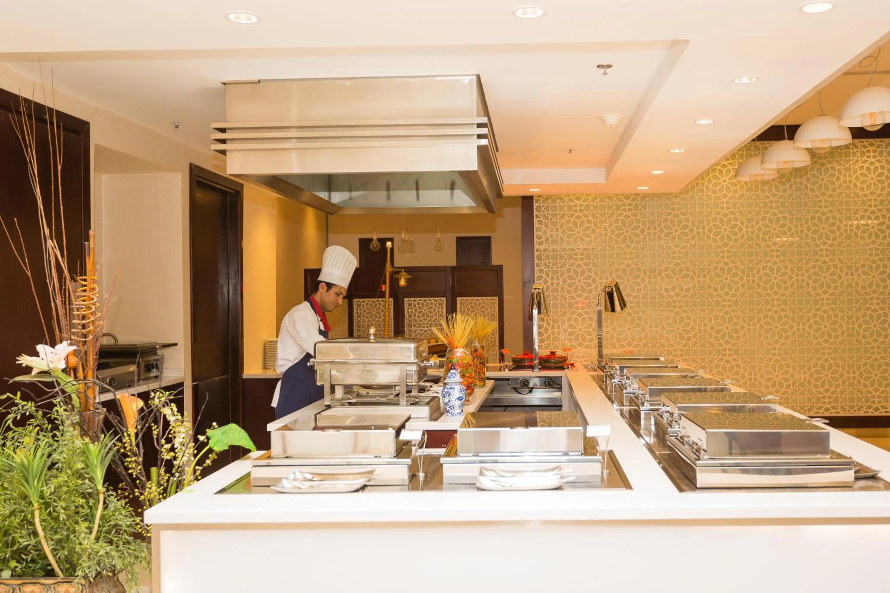Restaurant/places to eat in Holiday Inn Yanbu by IHG
