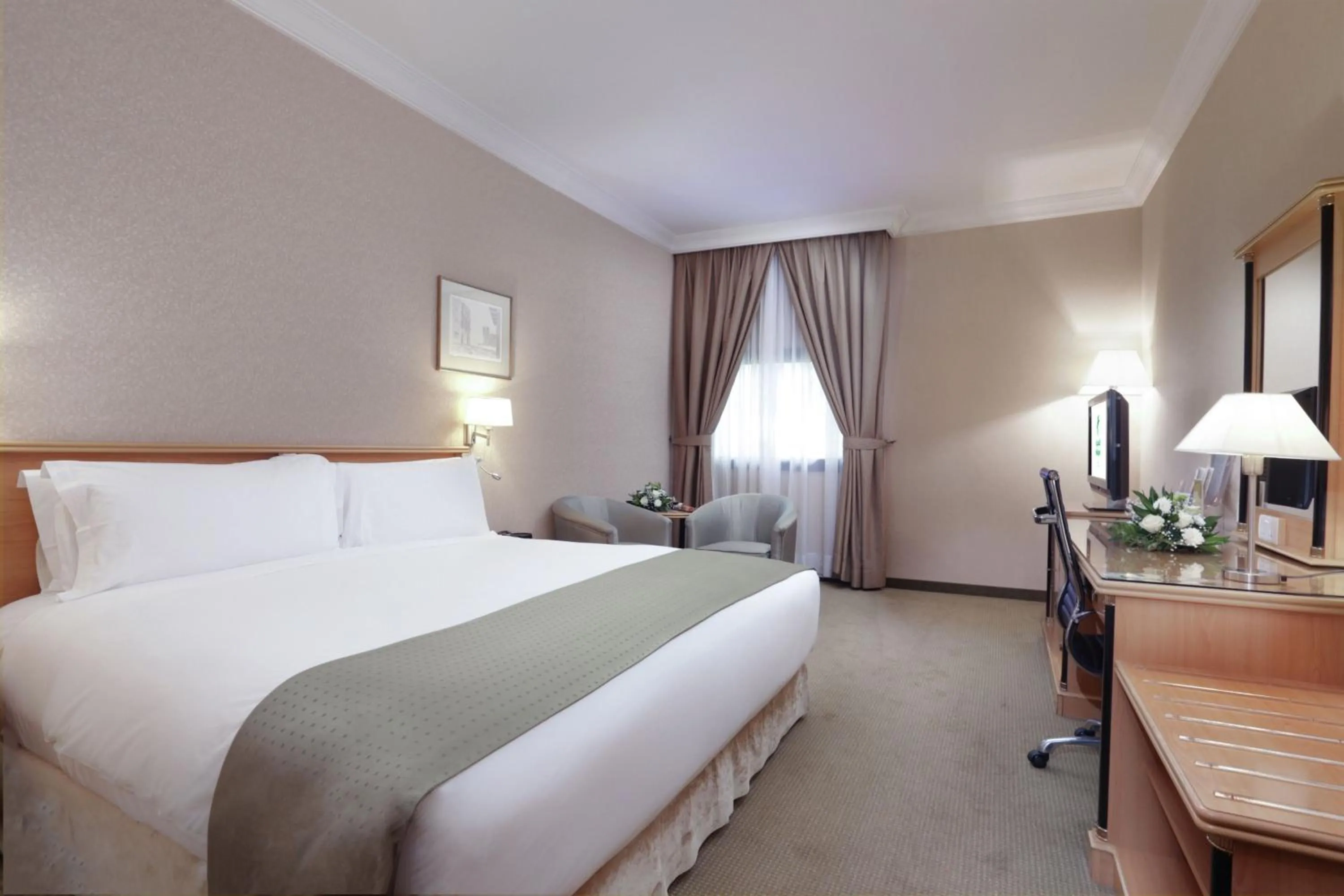 Photo of the whole room, Bed in Holiday Inn Yanbu by IHG
