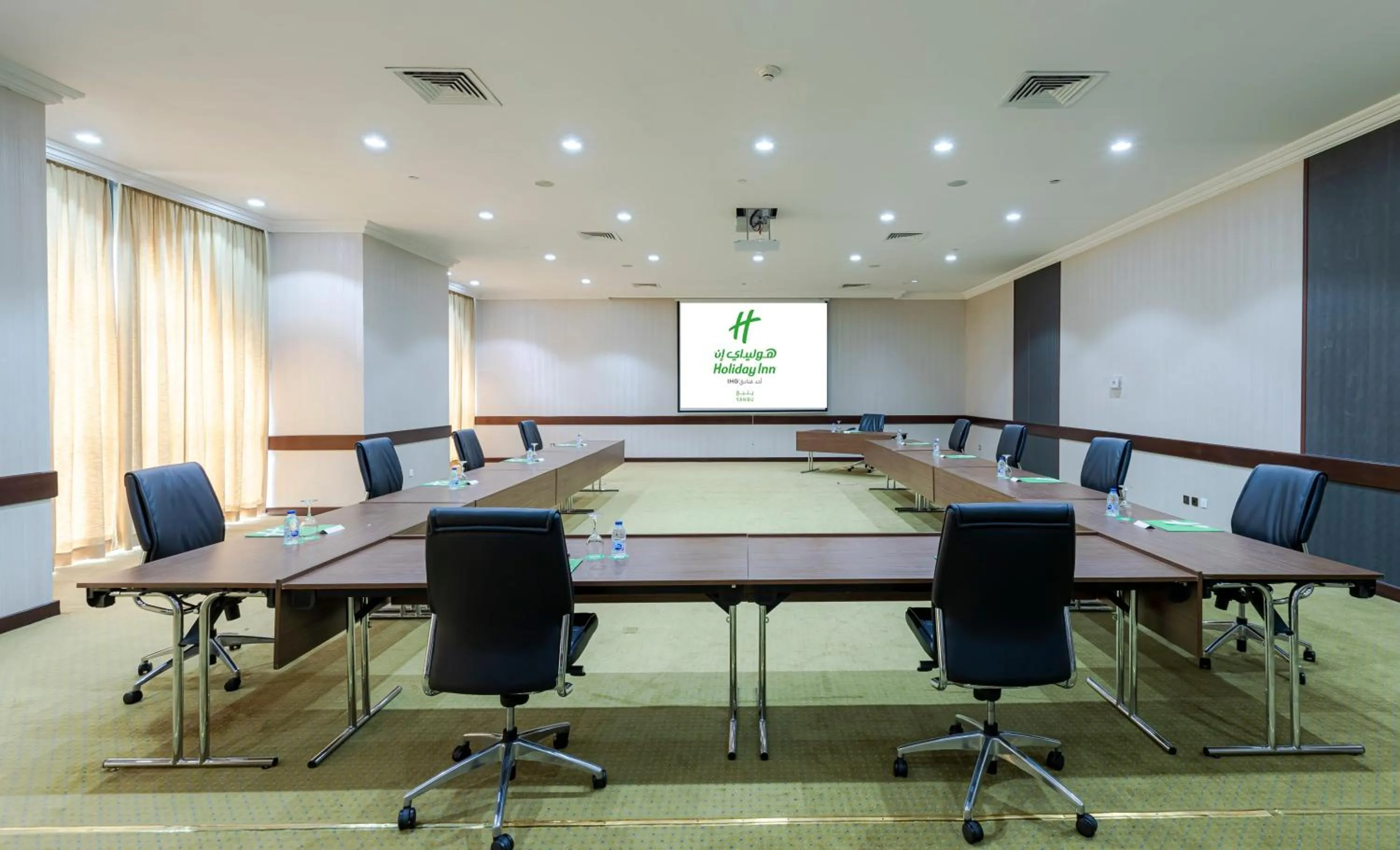 Meeting/conference room in Holiday Inn Yanbu by IHG