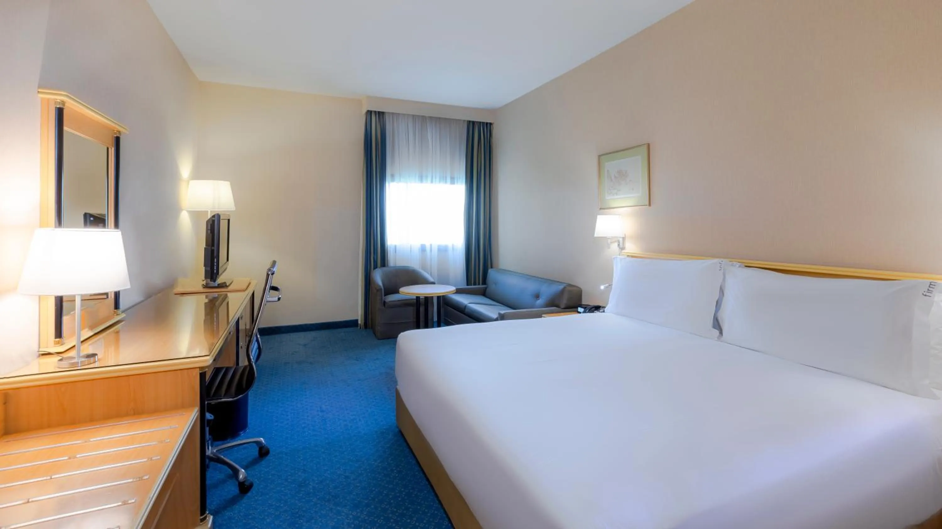 Property building, Bed in Holiday Inn Yanbu by IHG