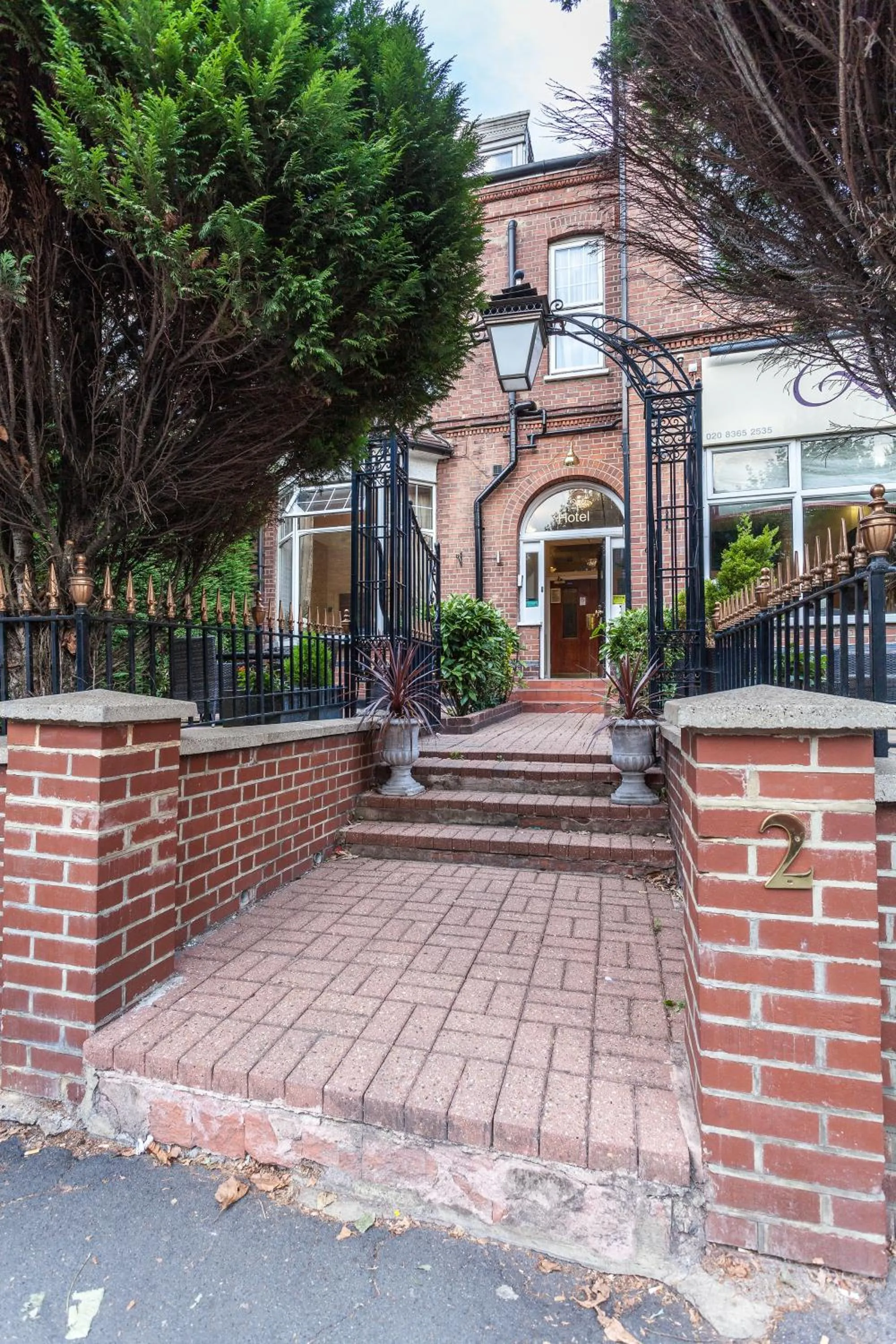 Garden in Roseview Alexandra Palace Hotel