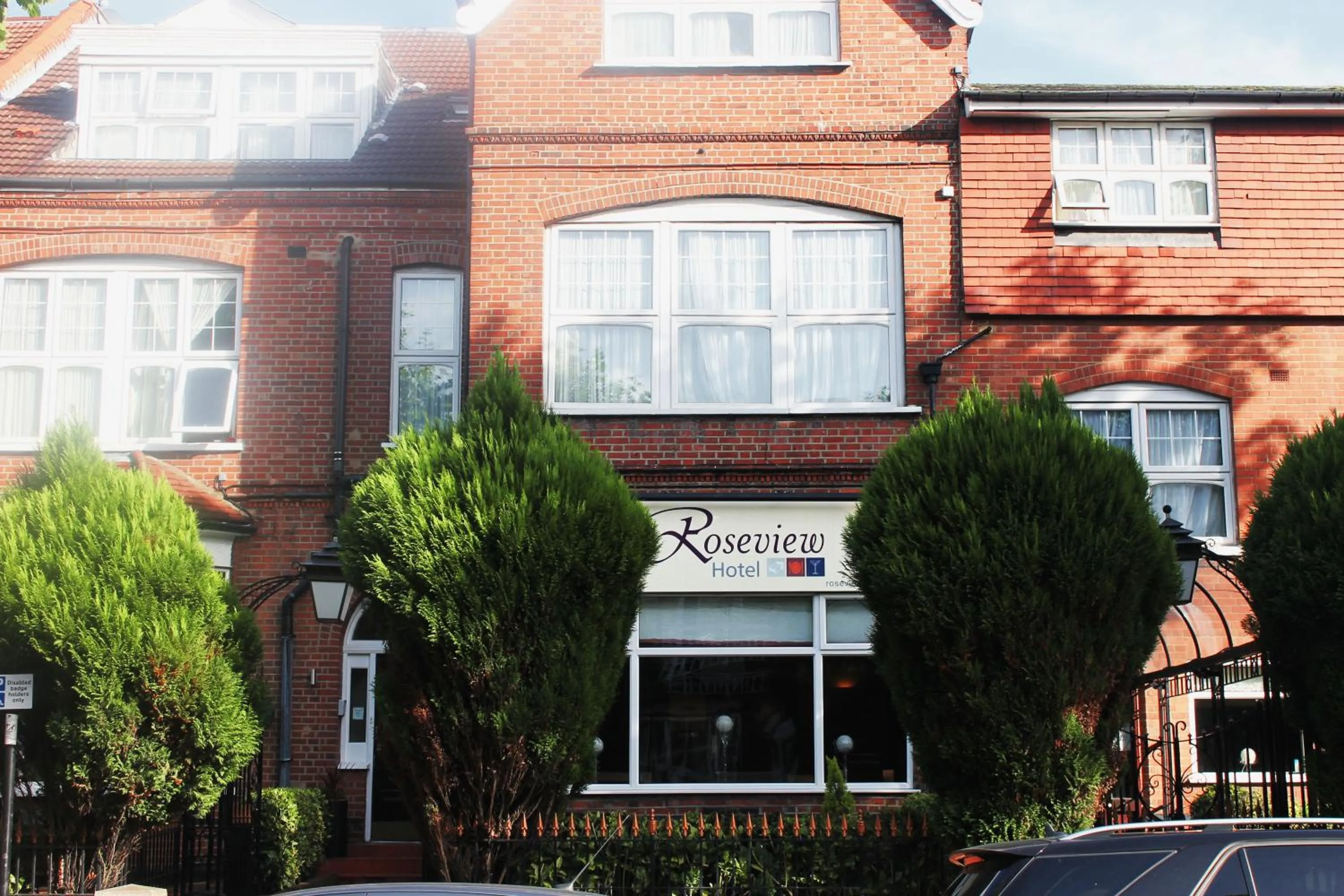 Facade/entrance in Roseview Alexandra Palace Hotel