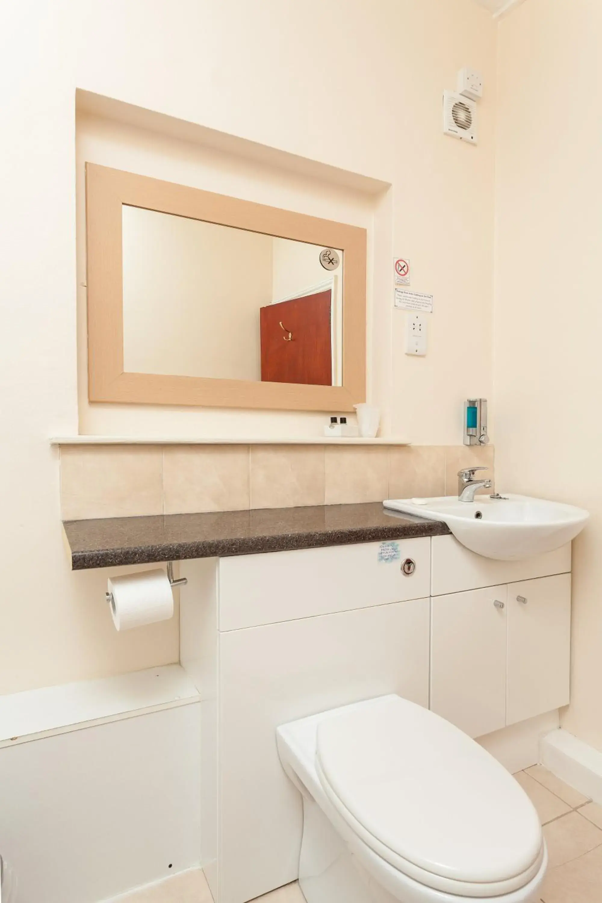 Large Twin Room in Roseview Alexandra Palace Hotel Large Twin Room in Roseview Alexandra Palace Hotel