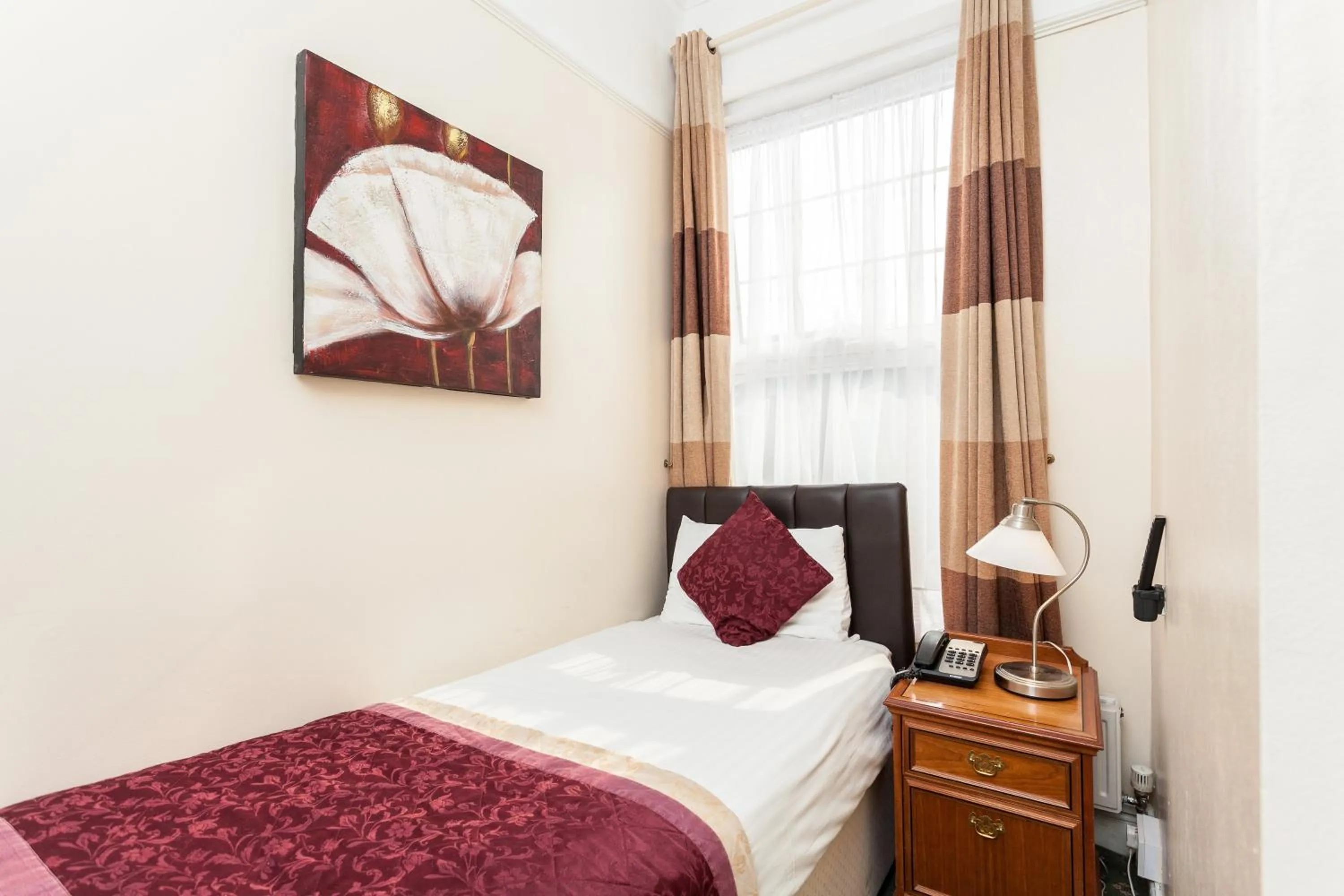 Bedroom, Bed in Roseview Alexandra Palace Hotel