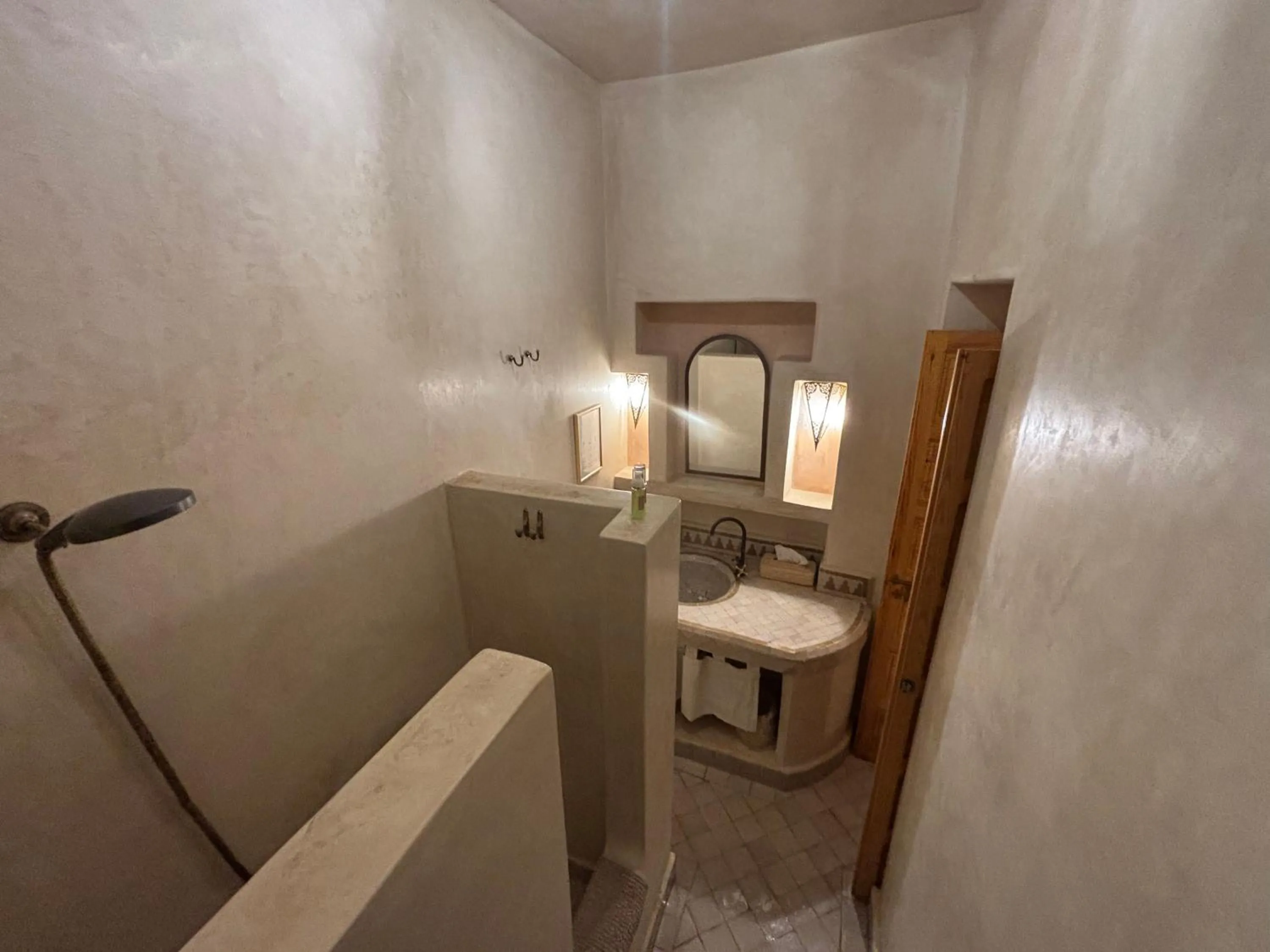 Property building in Riad Minami