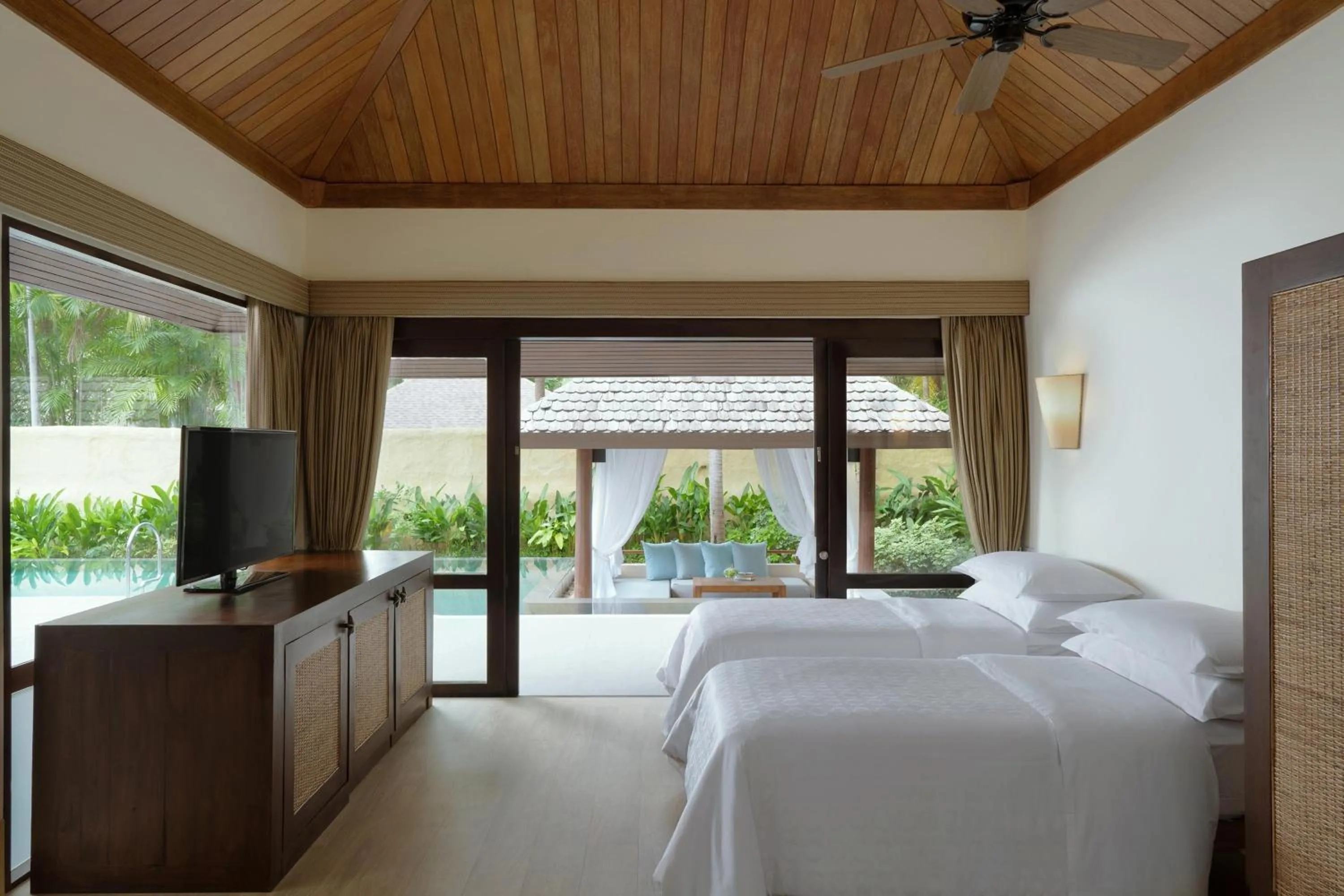 Swimming pool, Bed in Sheraton Hua Hin Pranburi Villas