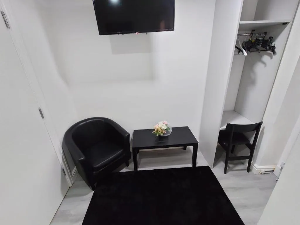 Bedroom in High Tide Hotel Oyo