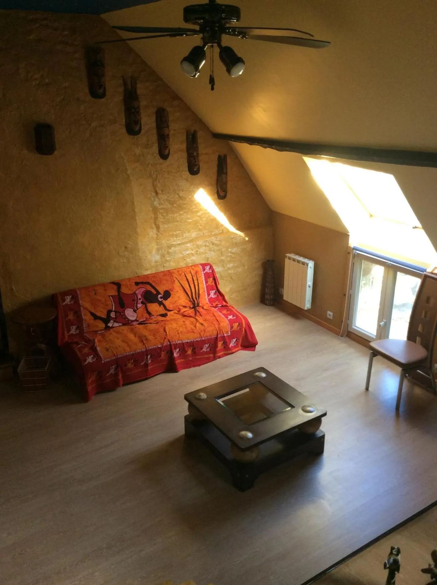 Photo of the whole room in L Entre deux