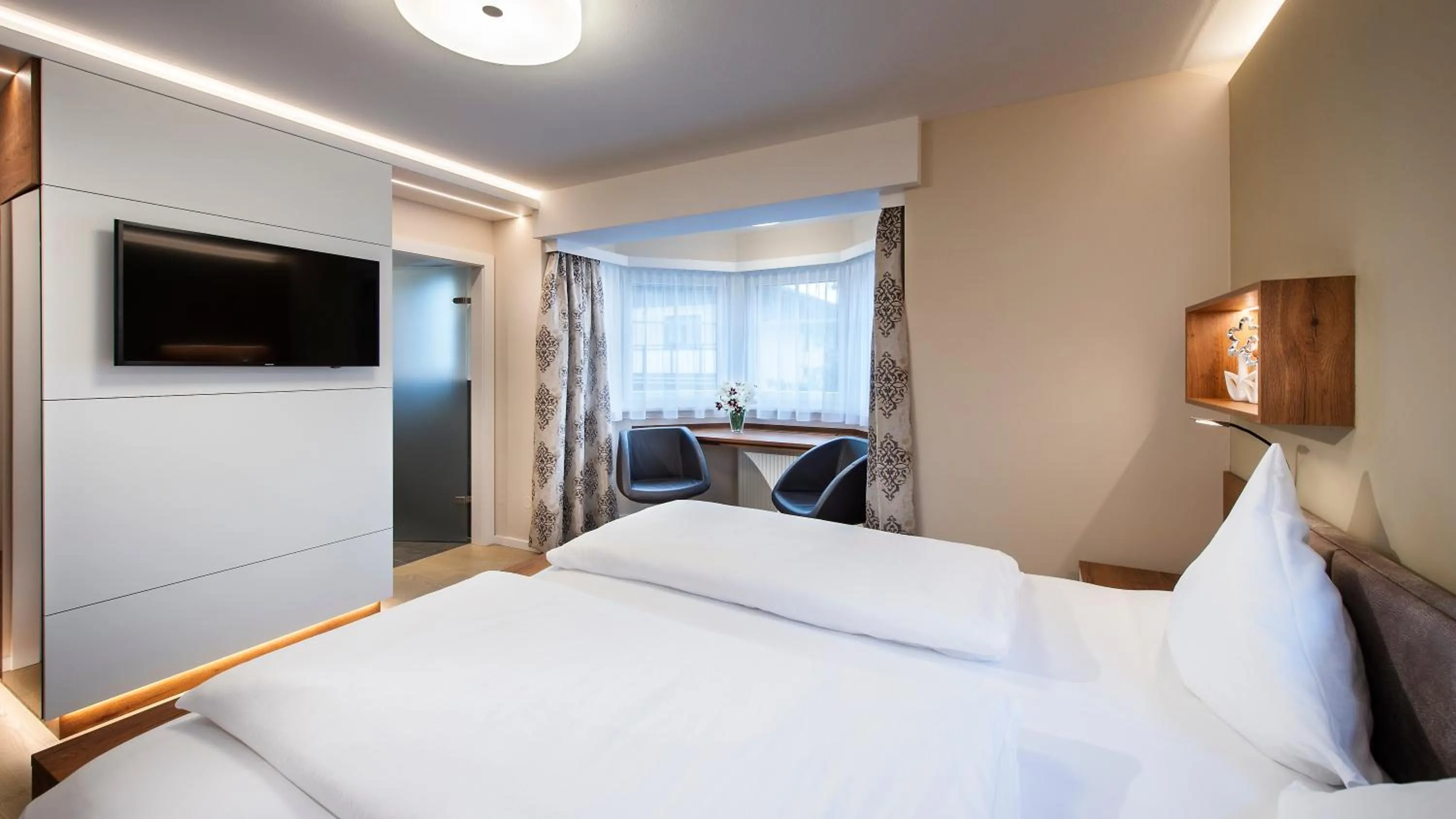 Photo of the whole room, Bed in Hotel Himmelreich