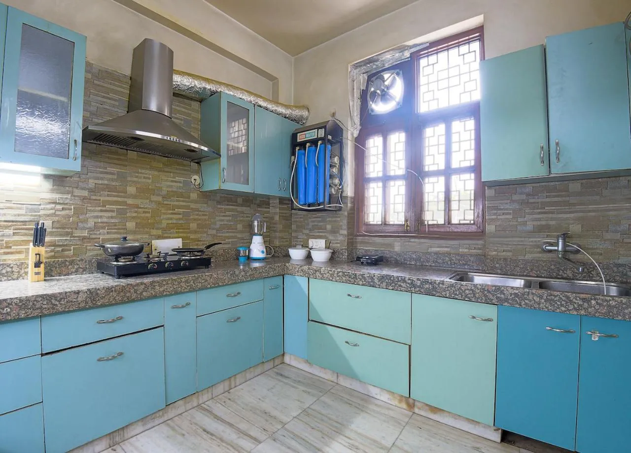 Kitchen or kitchenette in BedChambers Serviced Apartments - Artemis Hospital