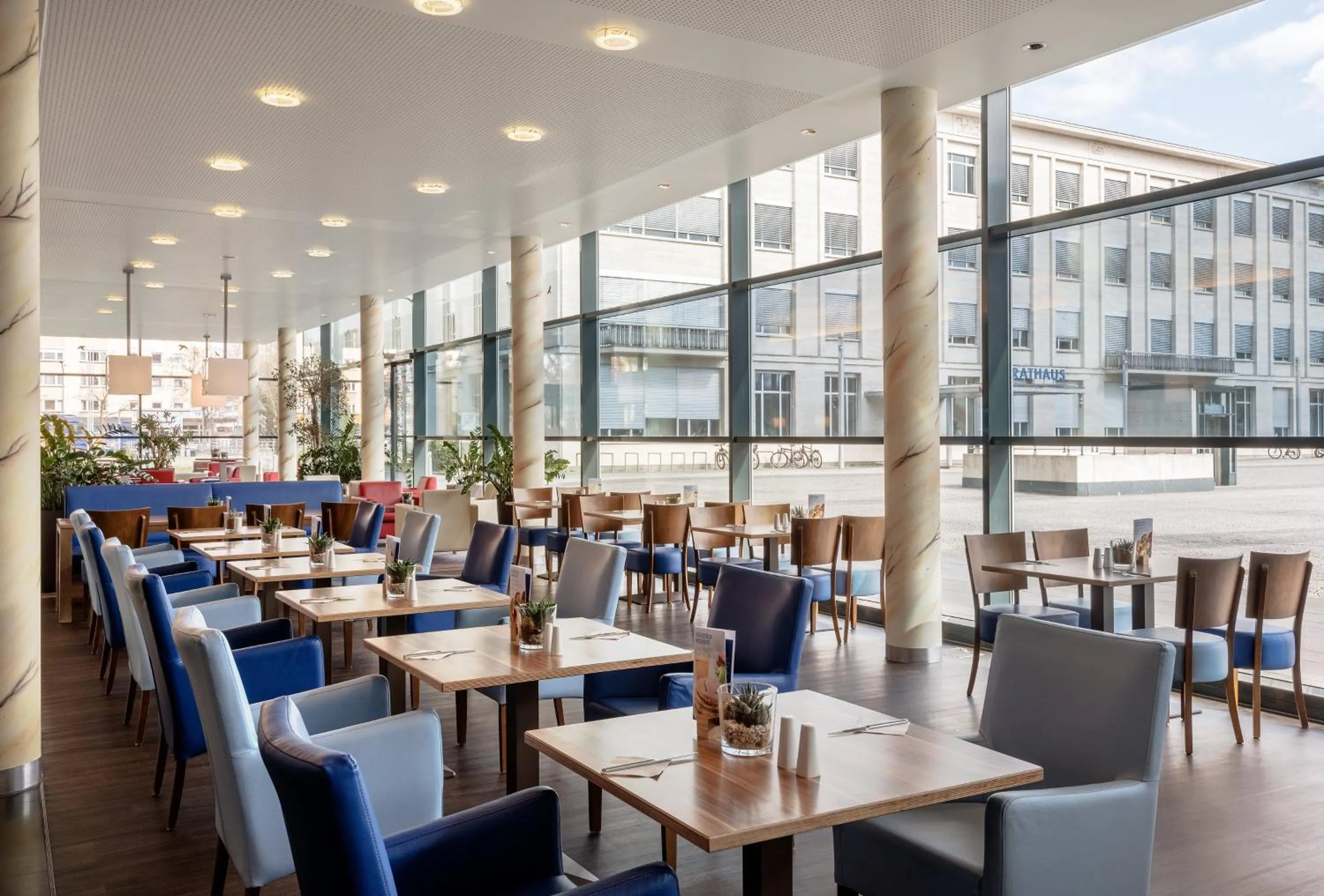 Restaurant/places to eat in Holiday Inn Express Singen by IHG