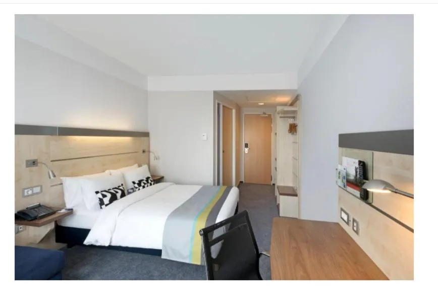 Bed in Holiday Inn Express Singen by IHG
