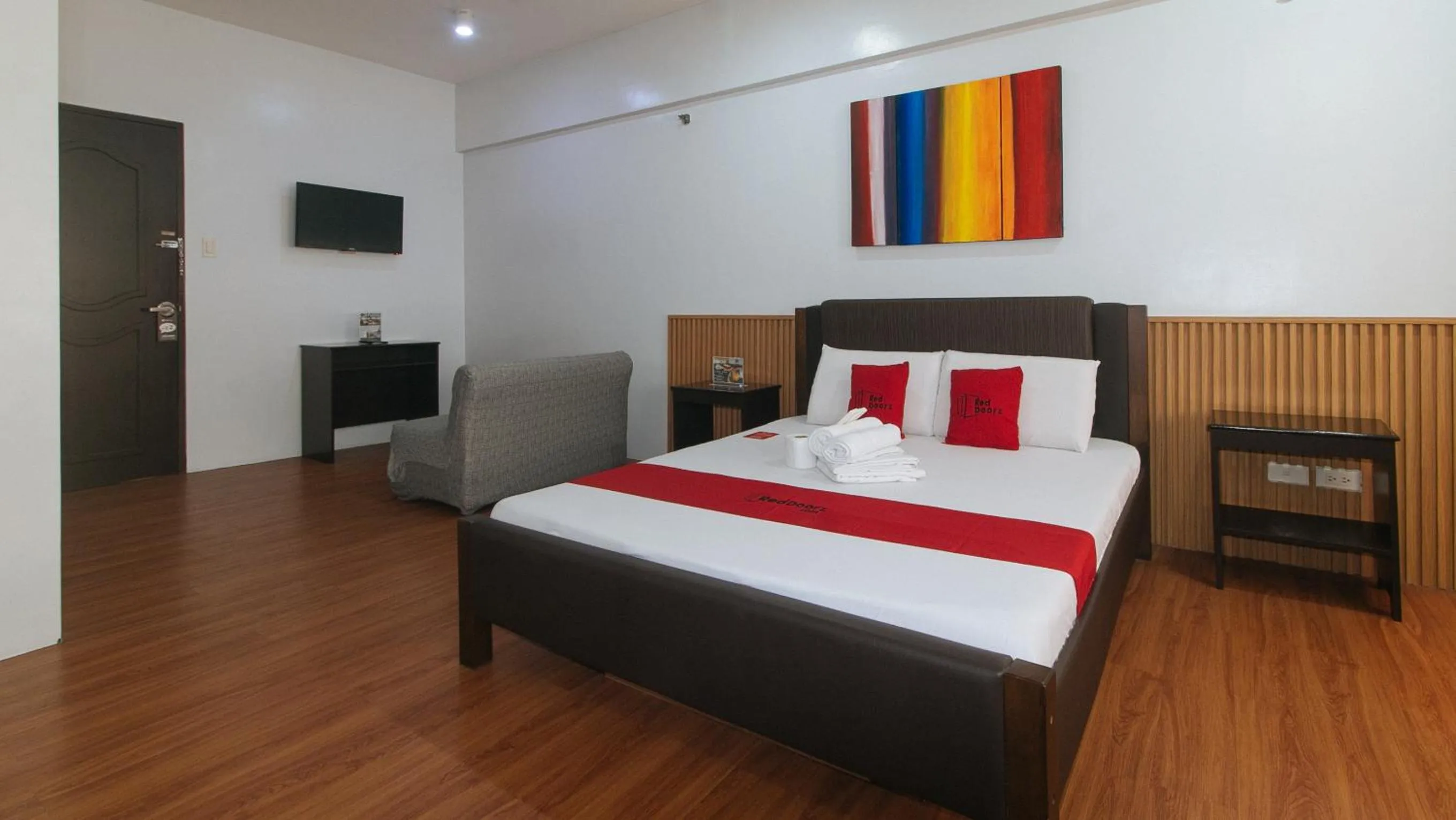 Bed in RedDoorz at BP International Powerhouse Inc near SM Manila