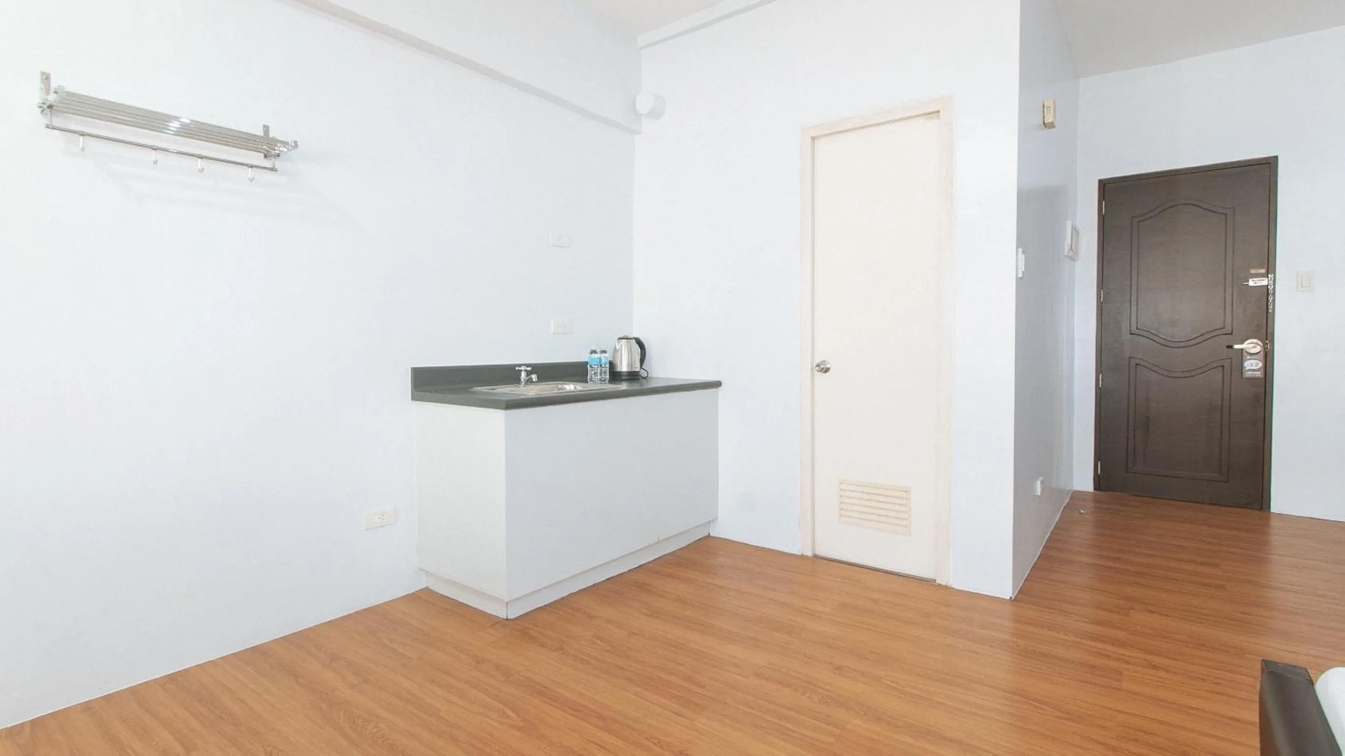 Kitchen or kitchenette in RedDoorz at BP International Powerhouse Inc near SM Manila