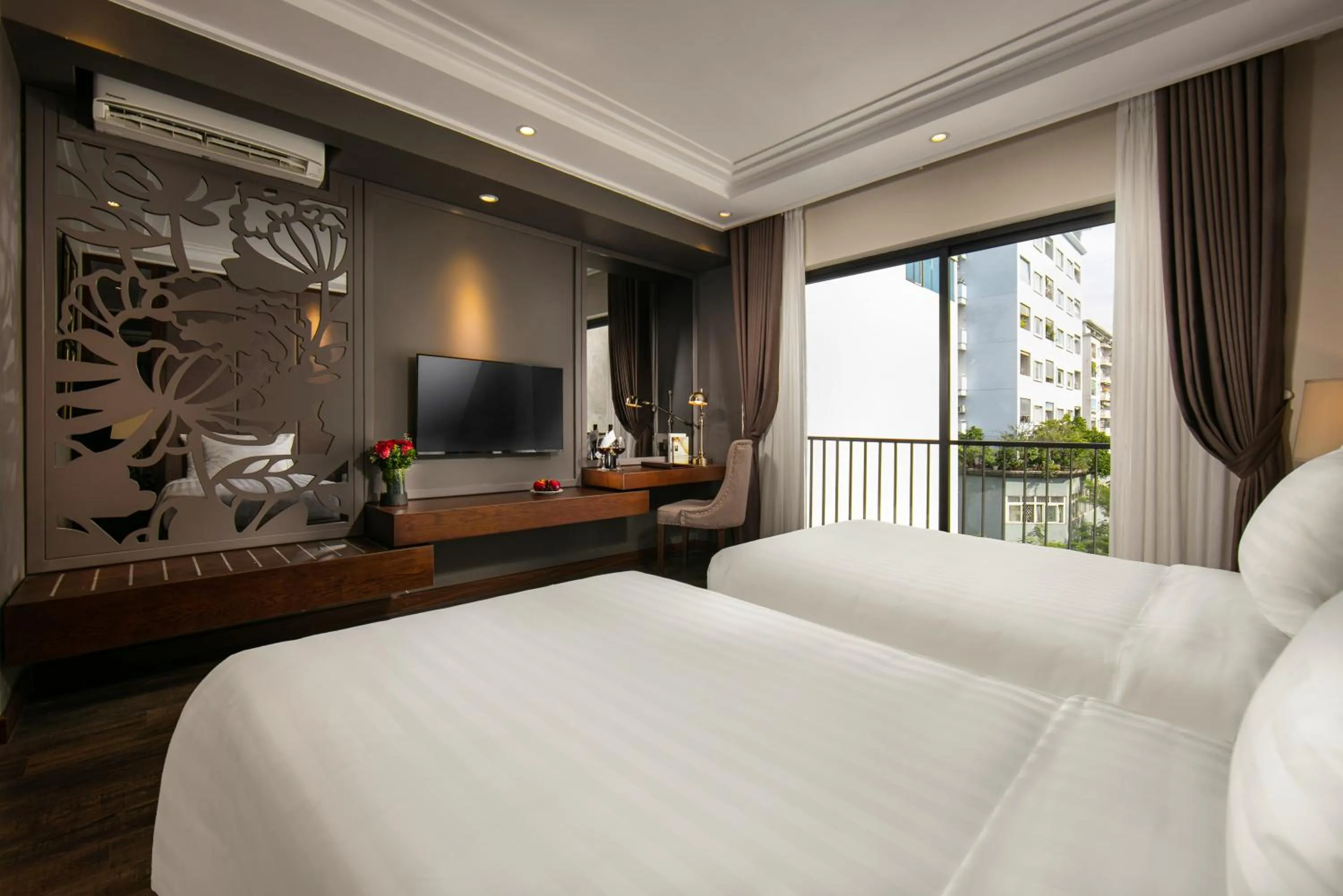 Photo of the whole room, Bed in Ping Diamond Hotel Hanoi