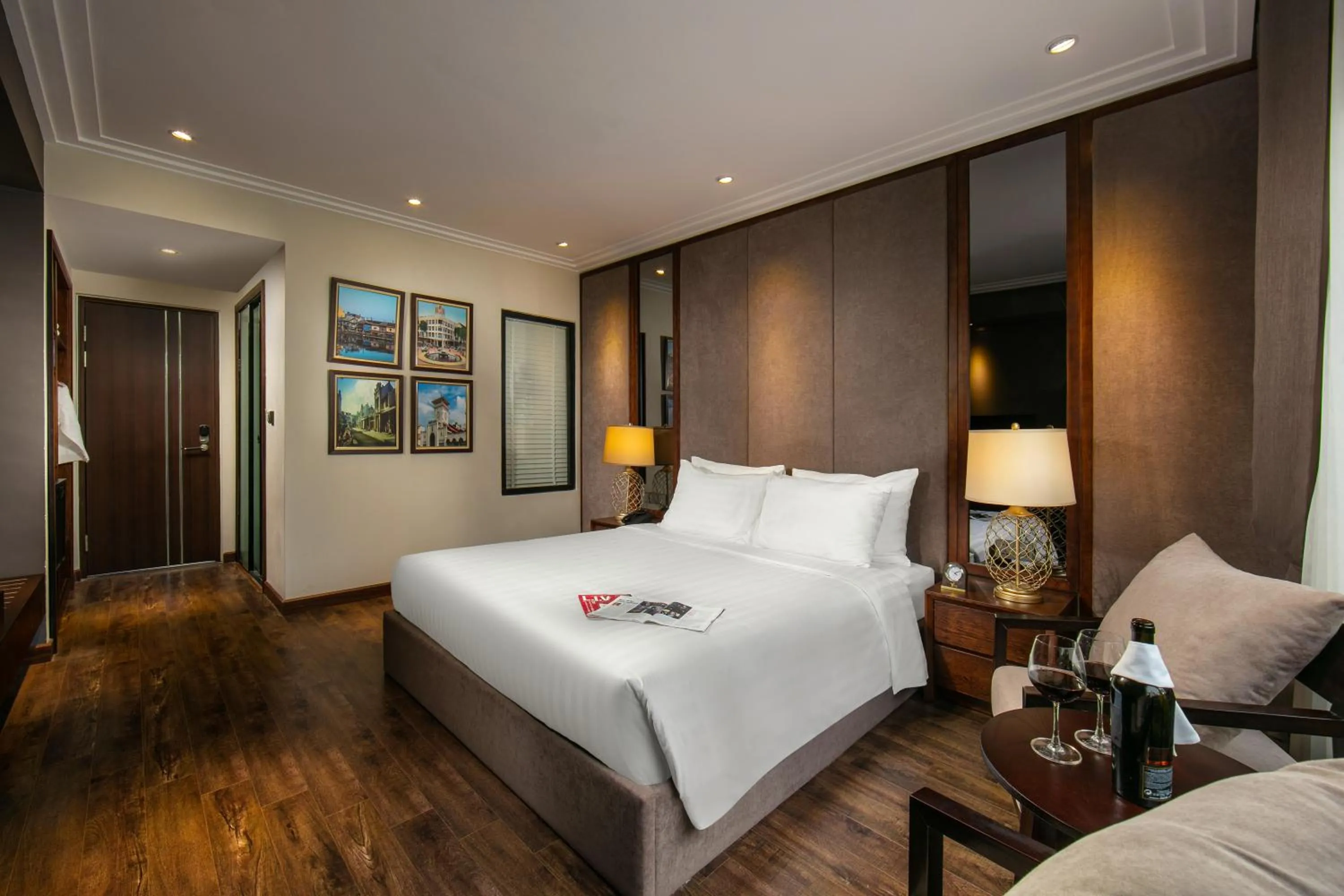 Photo of the whole room, Bed in Ping Diamond Hotel Hanoi