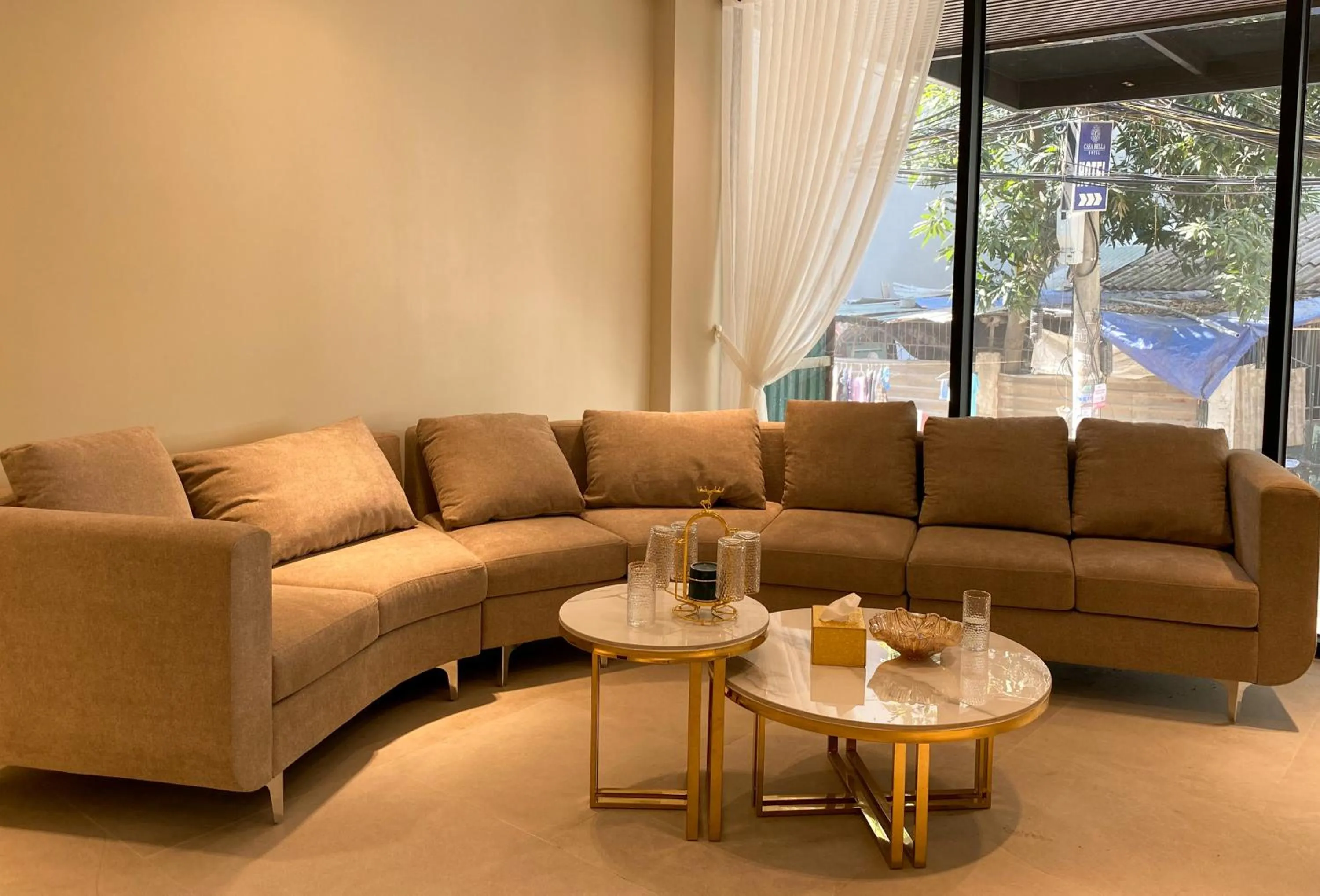 Living room in Ping Diamond Hotel Hanoi