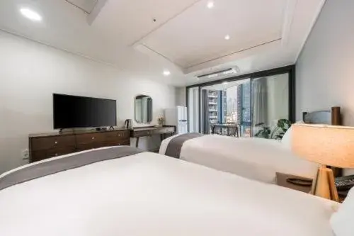 Superior Twin Room Half Ocean View with Rooftop Swimming Pool Access For 2 in Haeundae Central Hotel Superior Twin Room Half Ocean View with Rooftop Swimming Pool Access For 2 in Haeundae Central Hotel