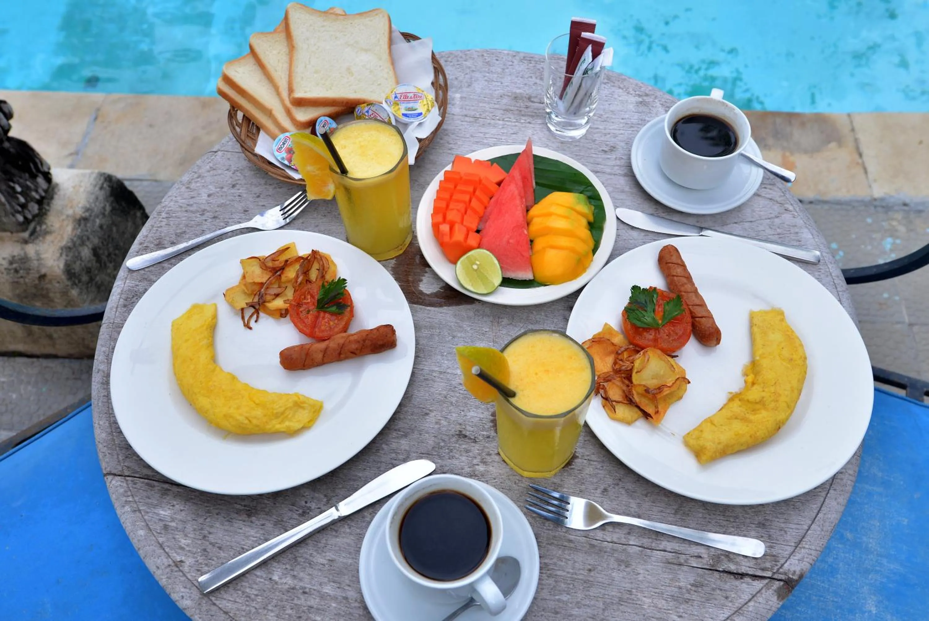 Food and drinks in Bebek Cottages Sanur