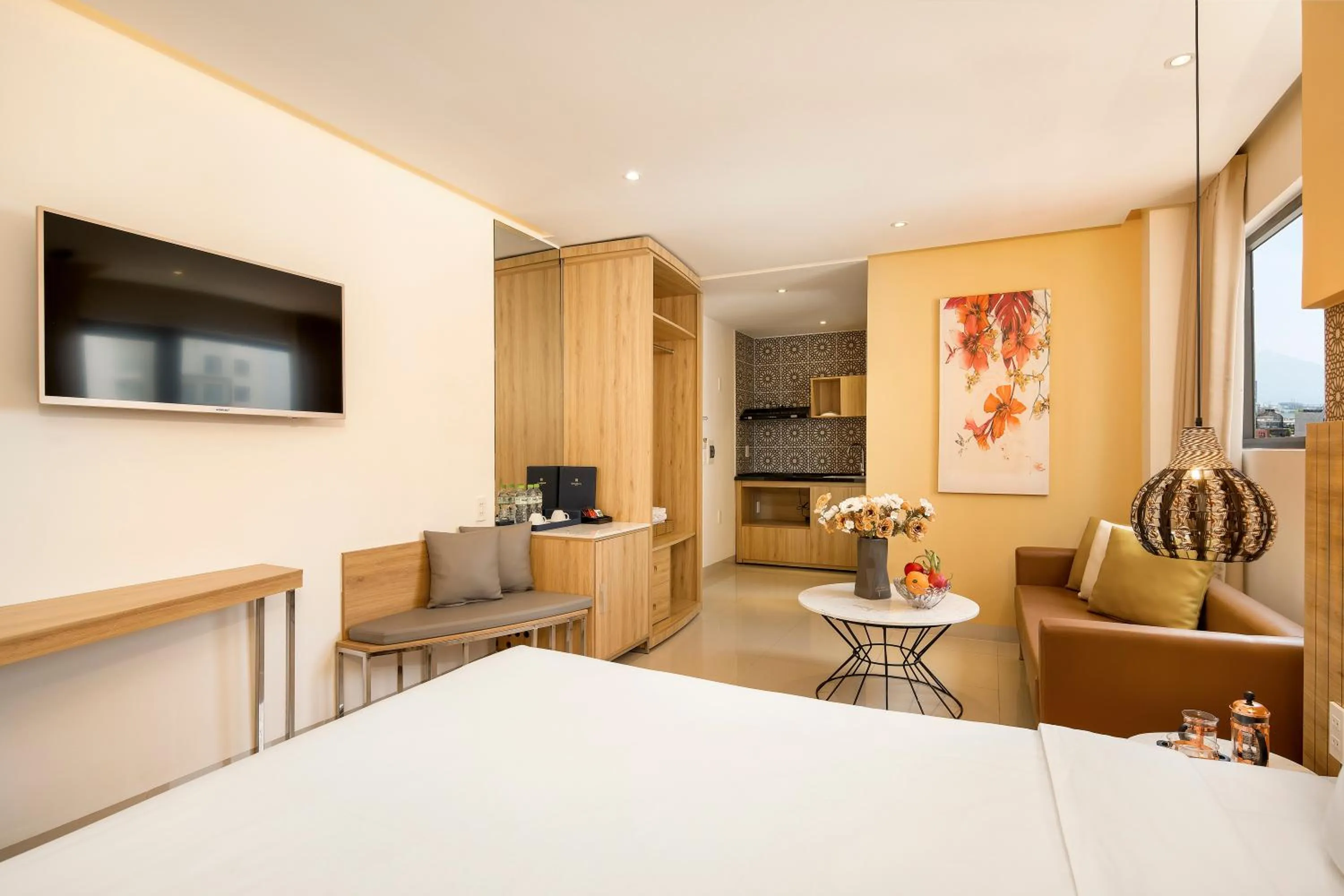 TV and multimedia, Bed in Bella Merry Hotel and Apartment - 100M To The My Khe Beach