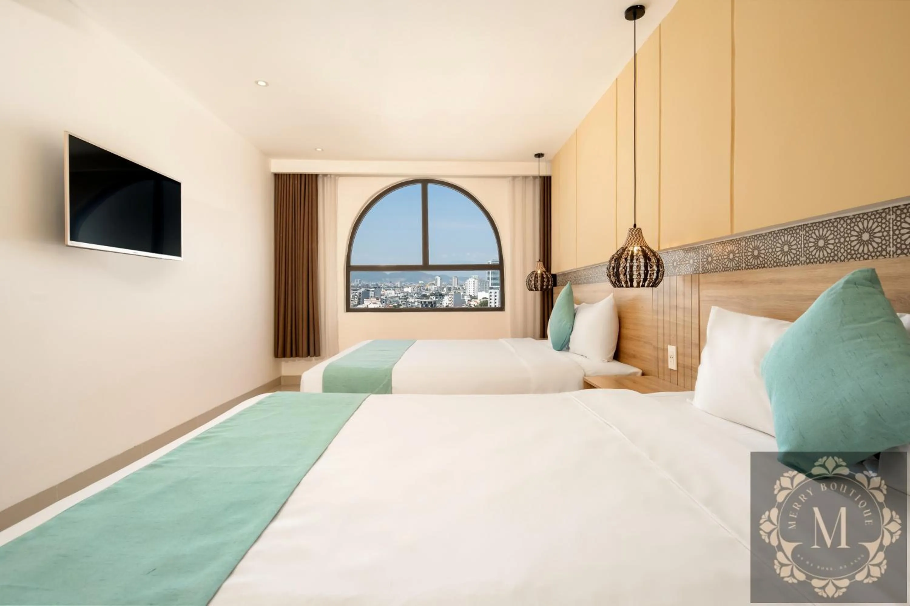 Bed in Bella Merry Hotel and Apartment - 100M To The My Khe Beach