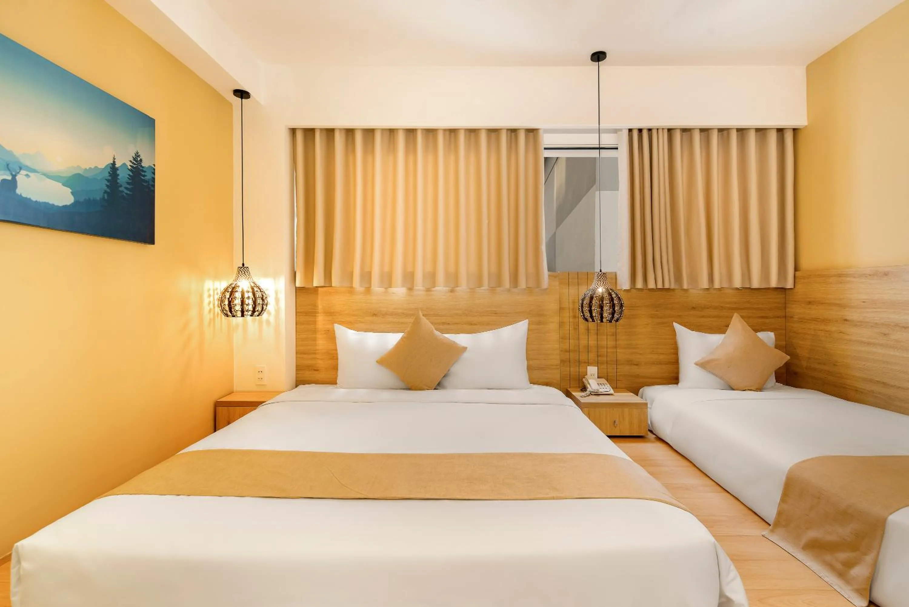 Bed in Bella Merry Hotel and Apartment - 100M To The My Khe Beach