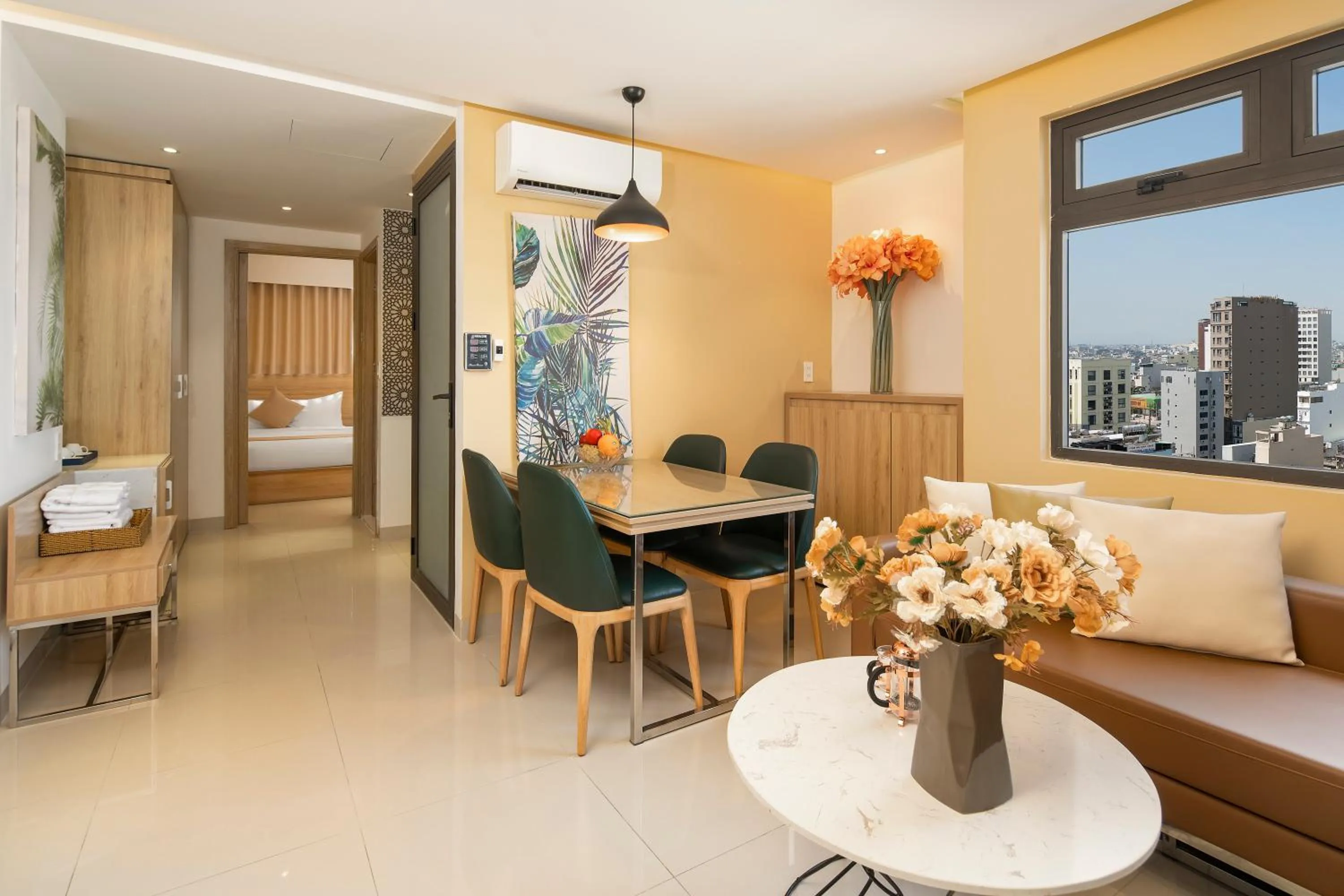 Living room, Bed in Bella Merry Hotel and Apartment - 100M To The My Khe Beach