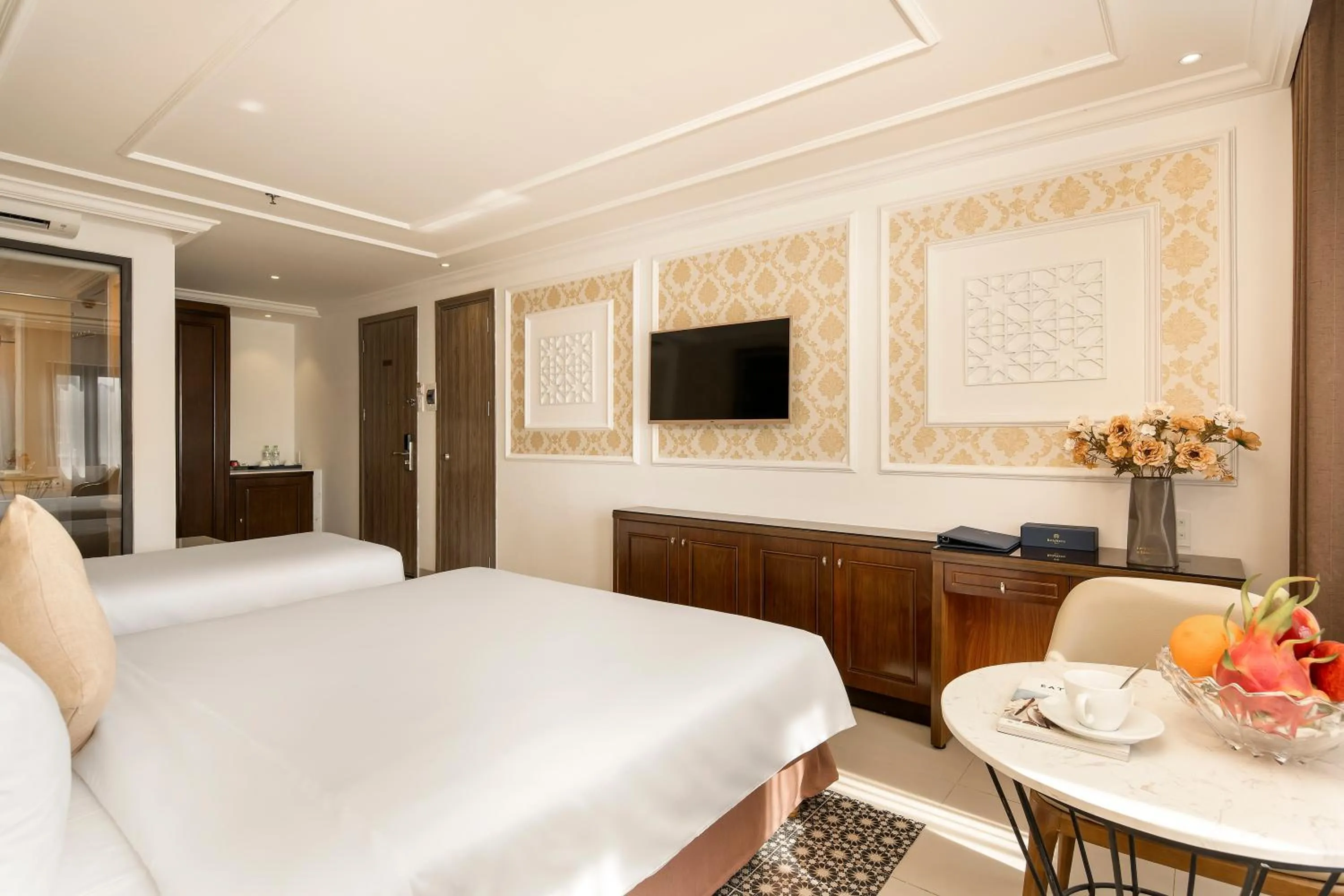 TV and multimedia, Bed in Bella Merry Hotel and Apartment - 100M To The My Khe Beach