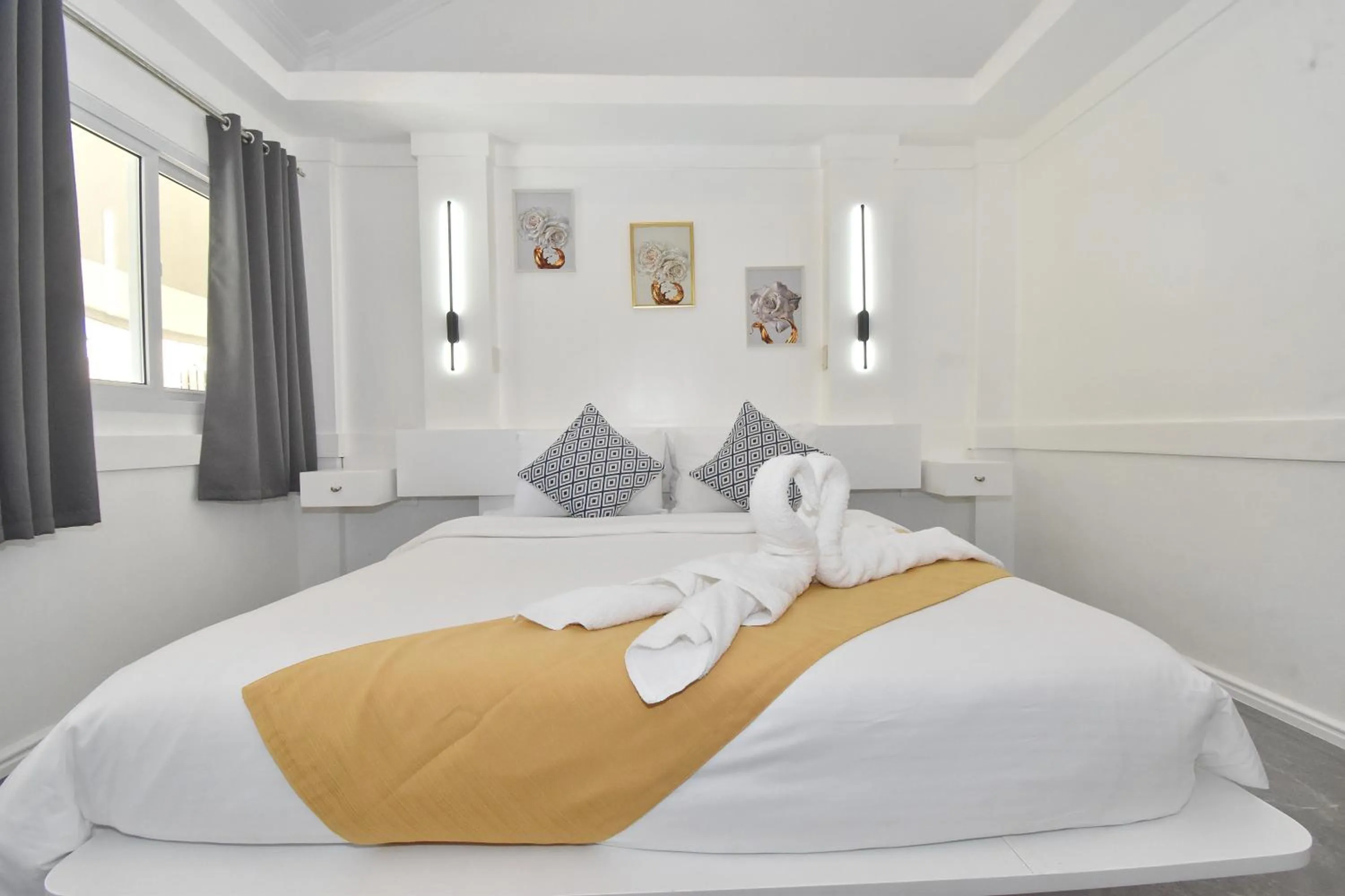 Bed in Villa Sunset Boracay