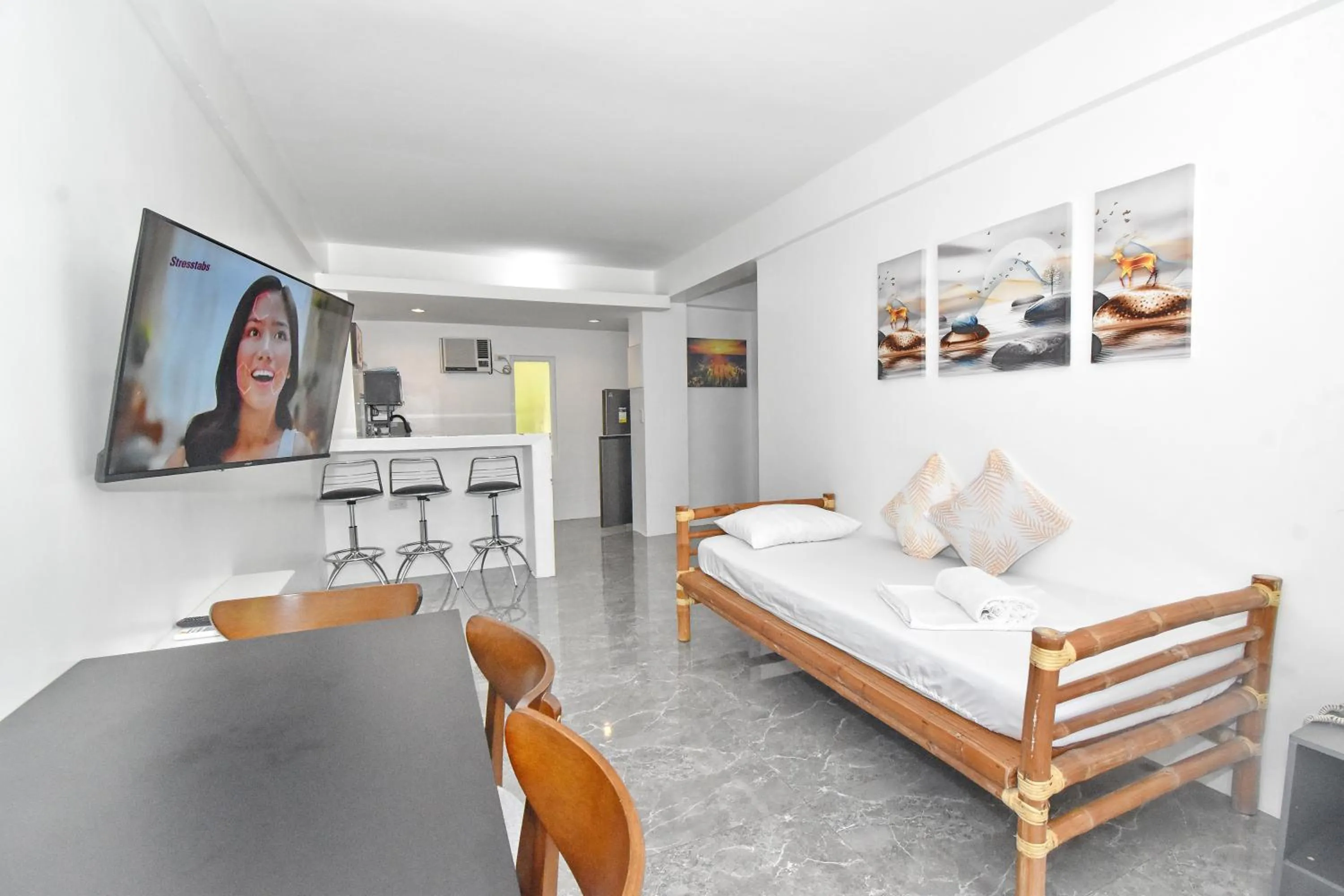 TV and multimedia, Bed in Villa Sunset Boracay