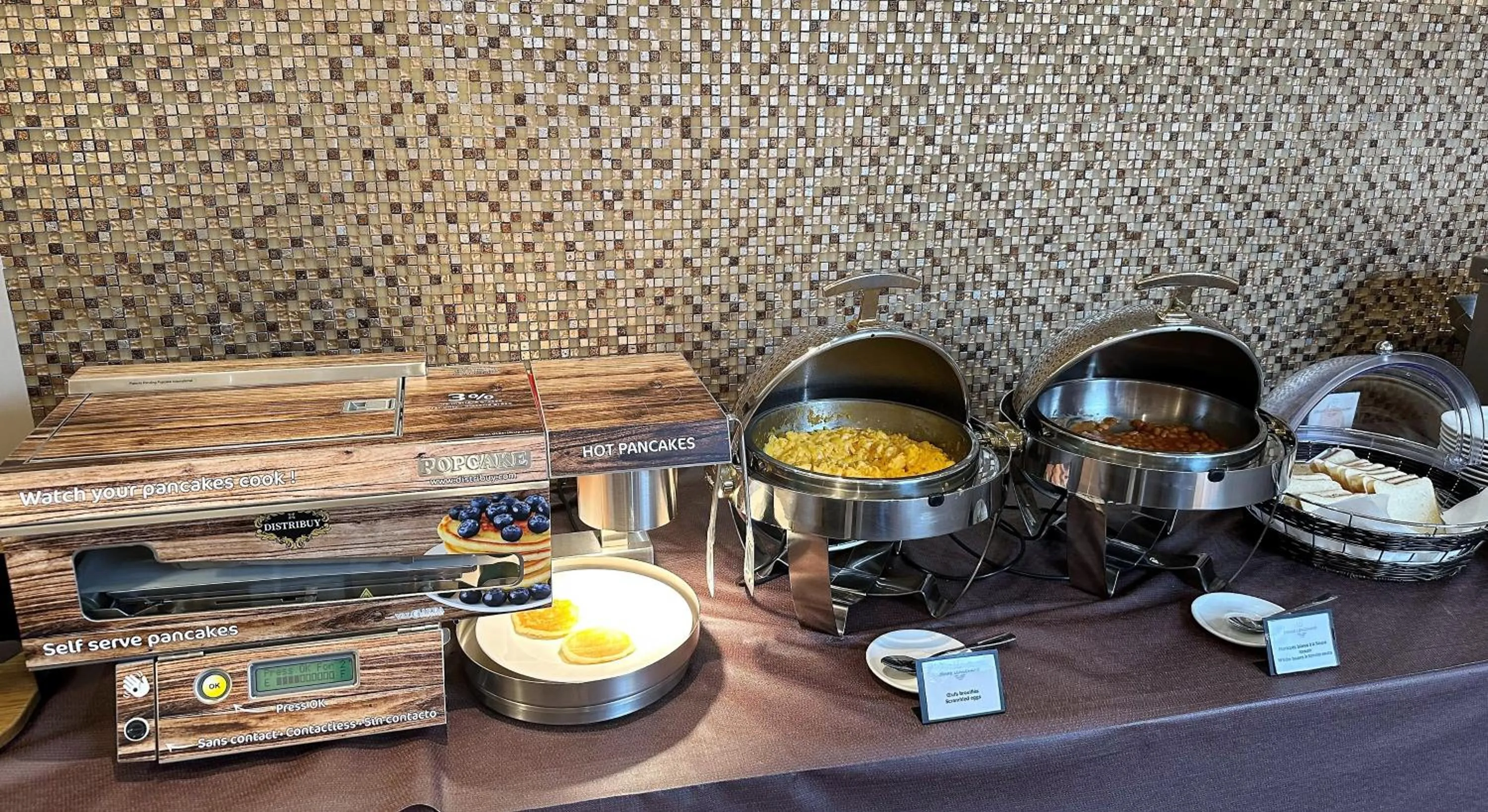 Breakfast in Drake Longchamp