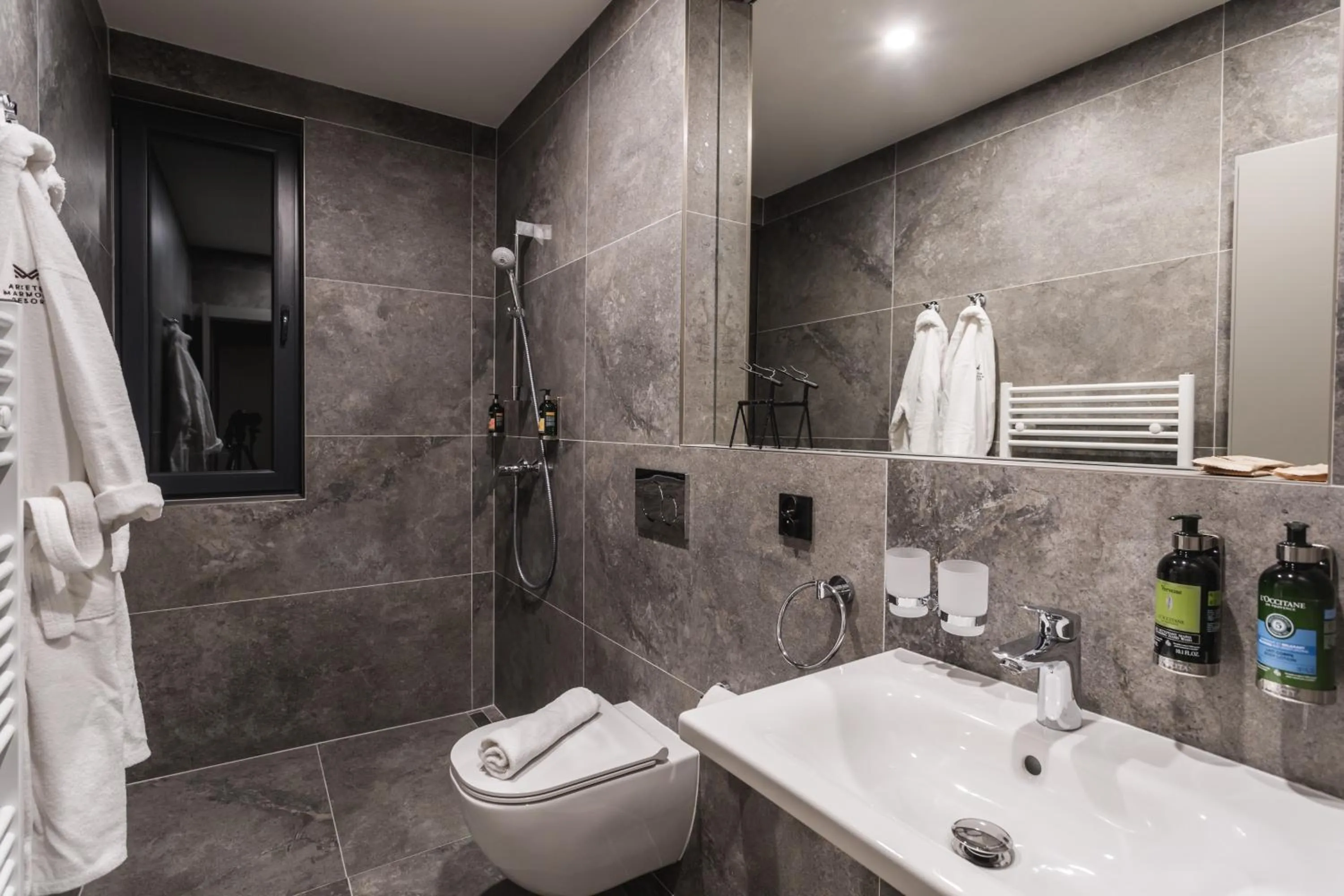 Bathroom in ARIETES MARMONT Resort