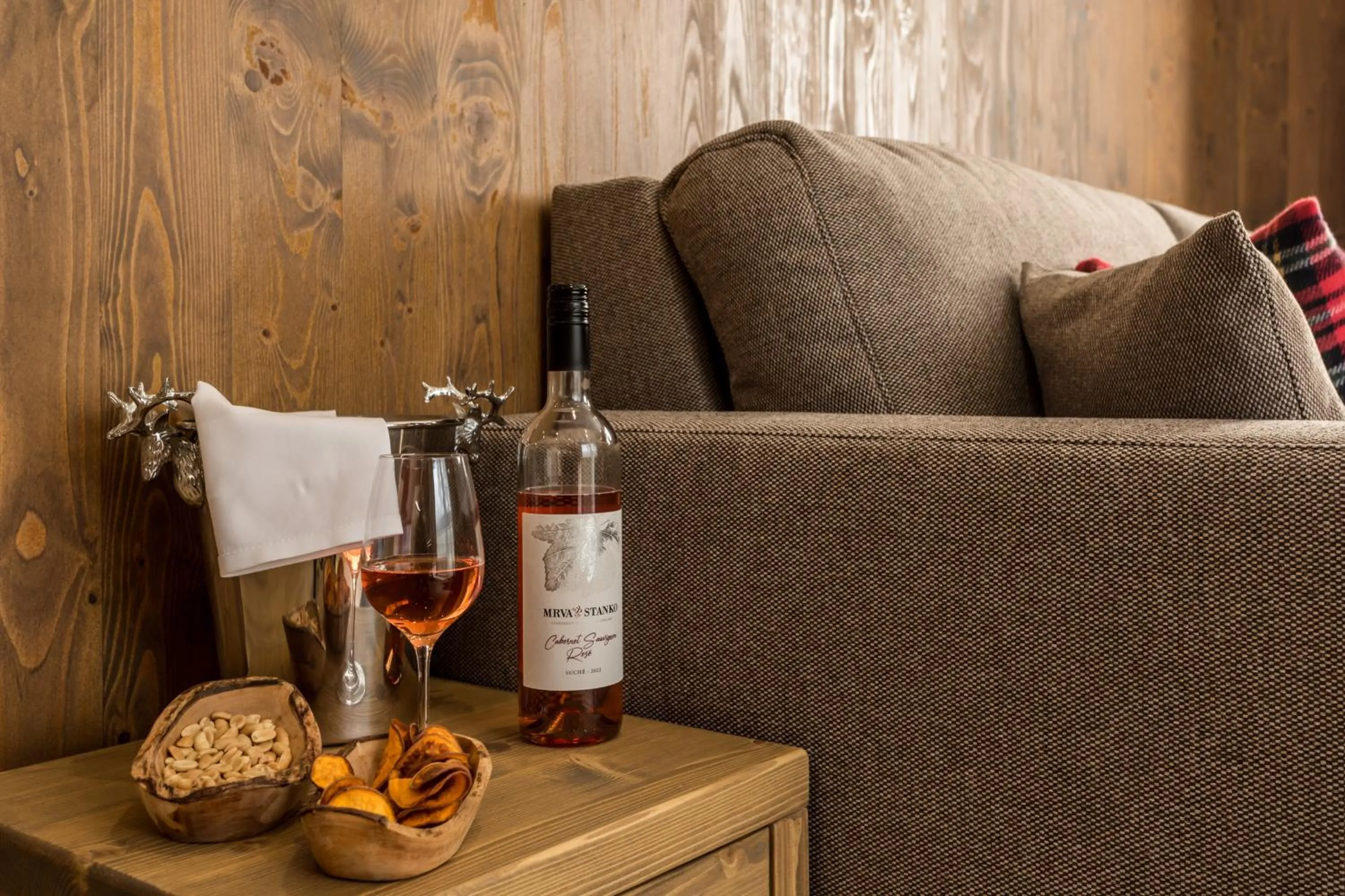 Food and drinks in ARIETES MARMONT Resort