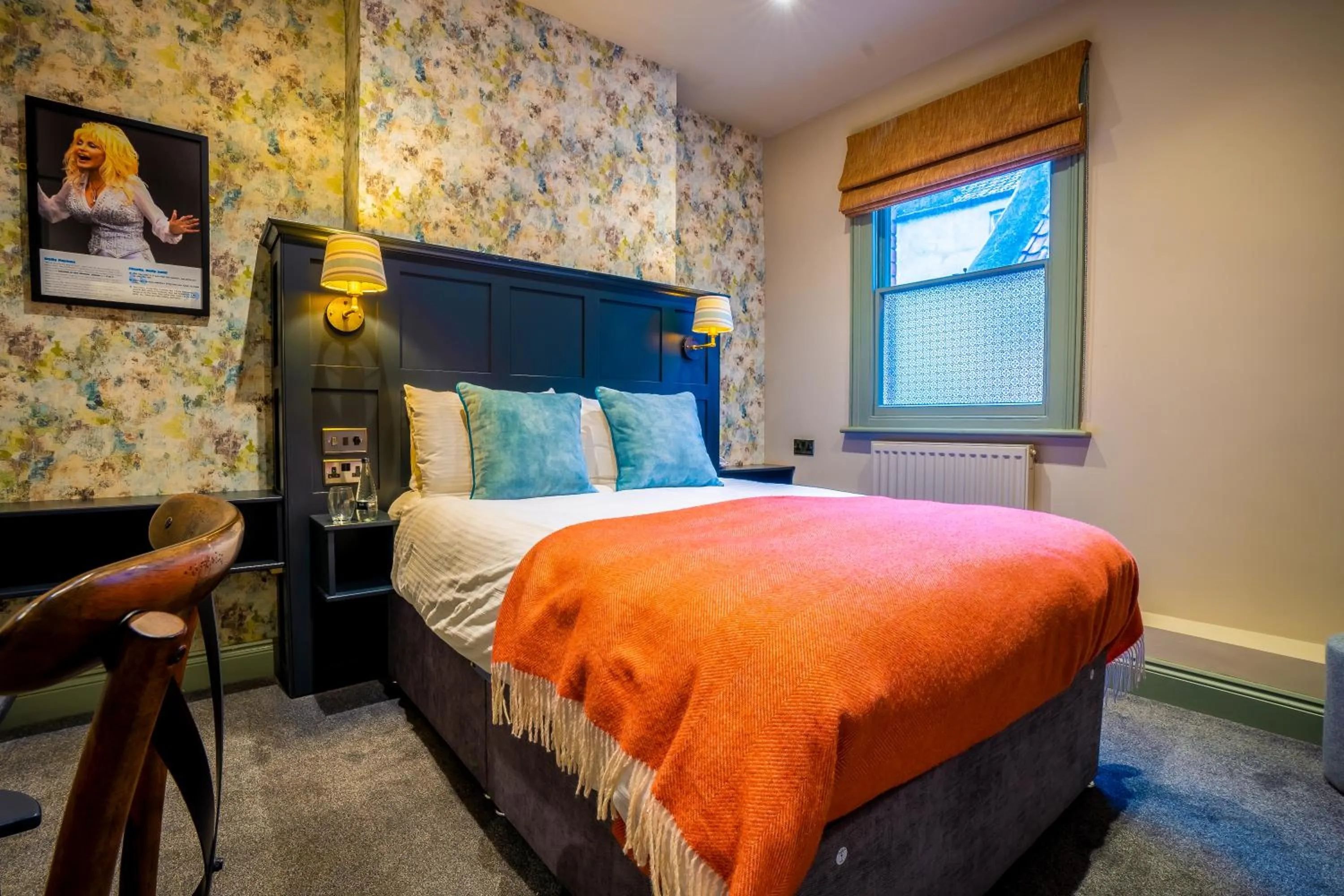 Bedroom, Bed in The Crown Hotel