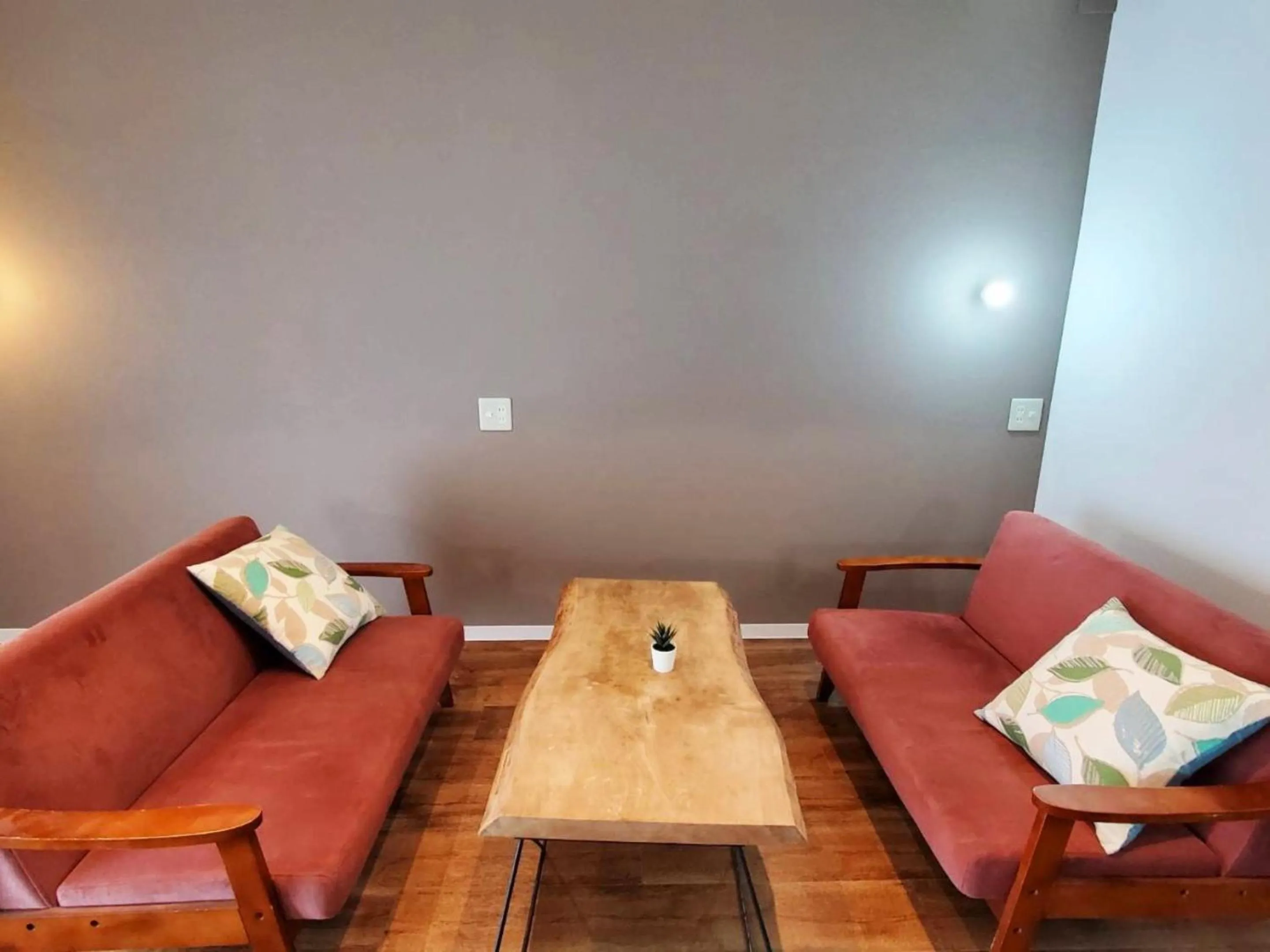 Communal lounge/ TV room in ゲストハウス EZO Run Sapporo 札幌中心部でシンプルな滞在ができるホステル