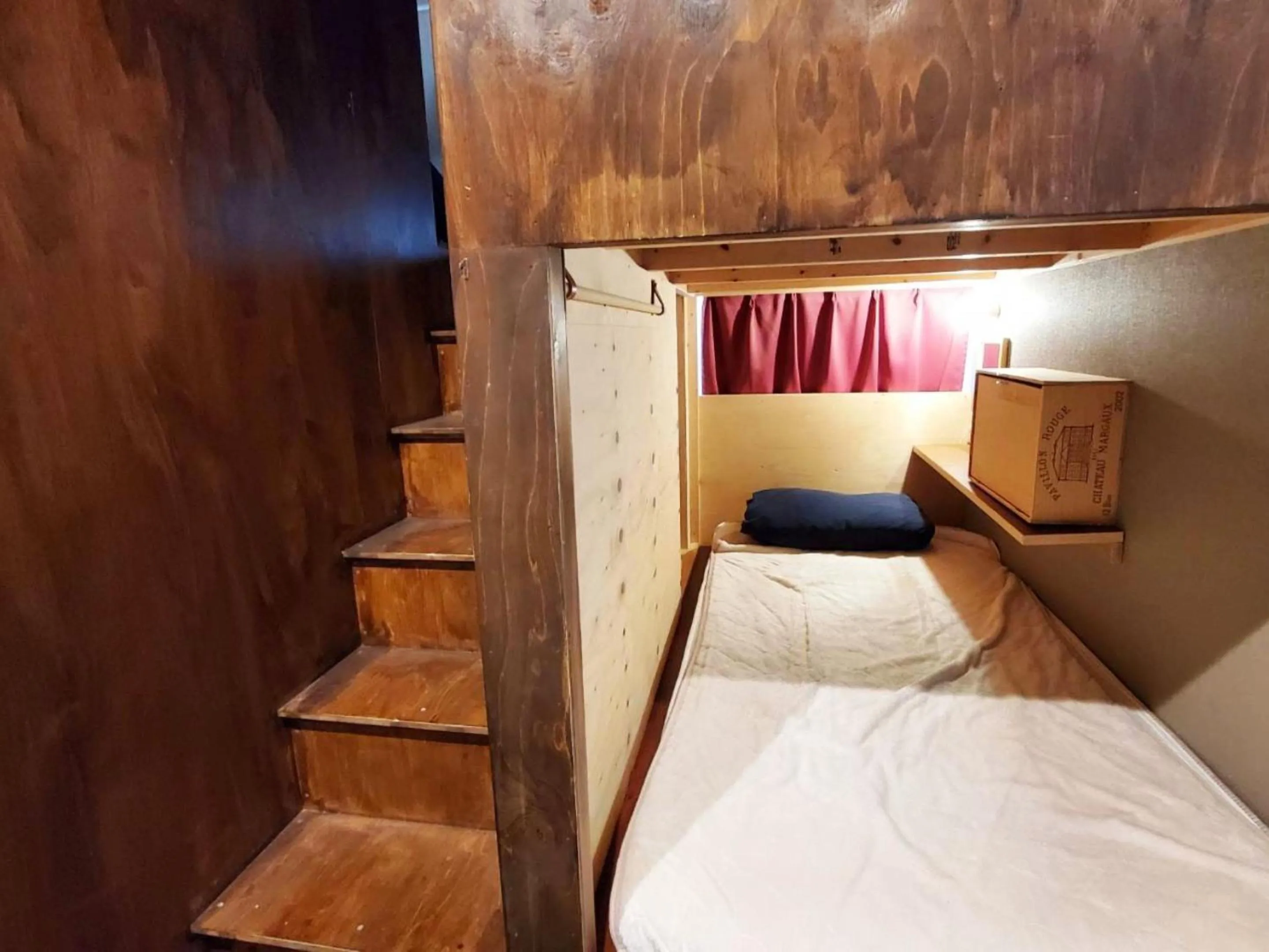 Photo of the whole room, Bed in ゲストハウス EZO Run Sapporo 札幌中心部でシンプルな滞在ができるホステル