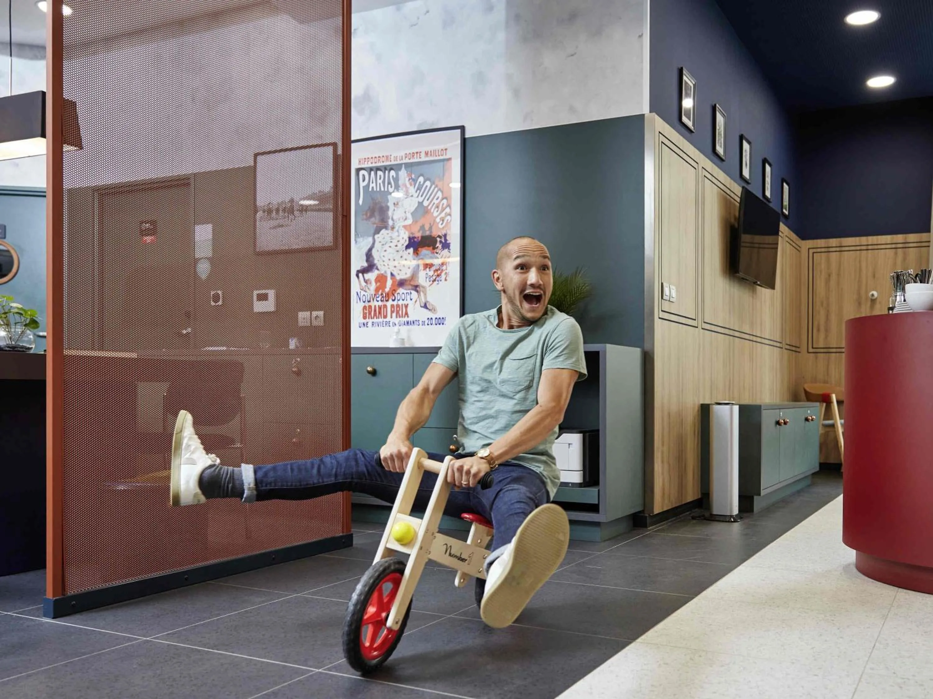 Property building in Aparthotel Adagio Paris Suresnes Longchamp