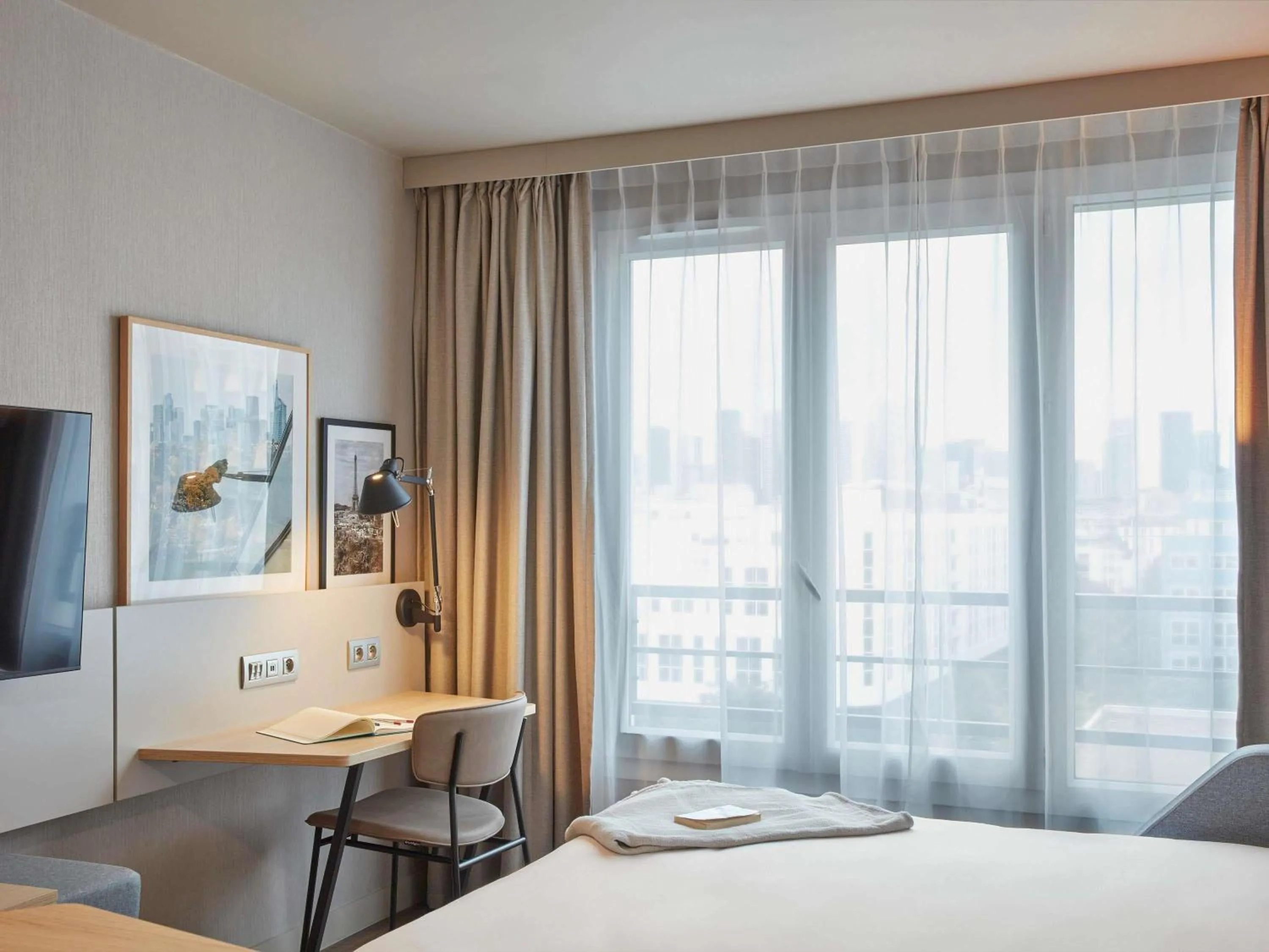 Bedroom, Bed in Aparthotel Adagio Paris Suresnes Longchamp