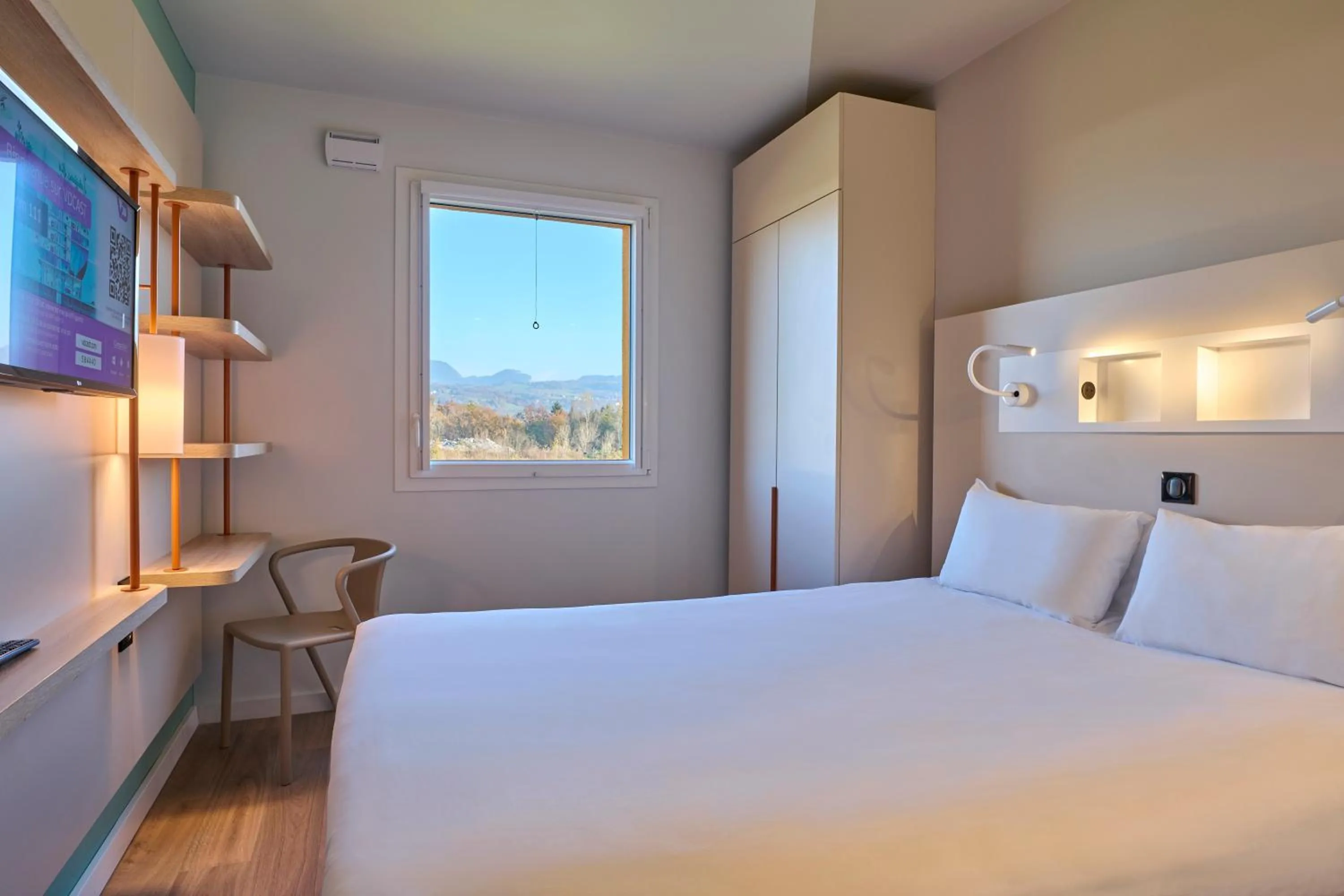 Bed in Ibis Budget Nangy Annemasse