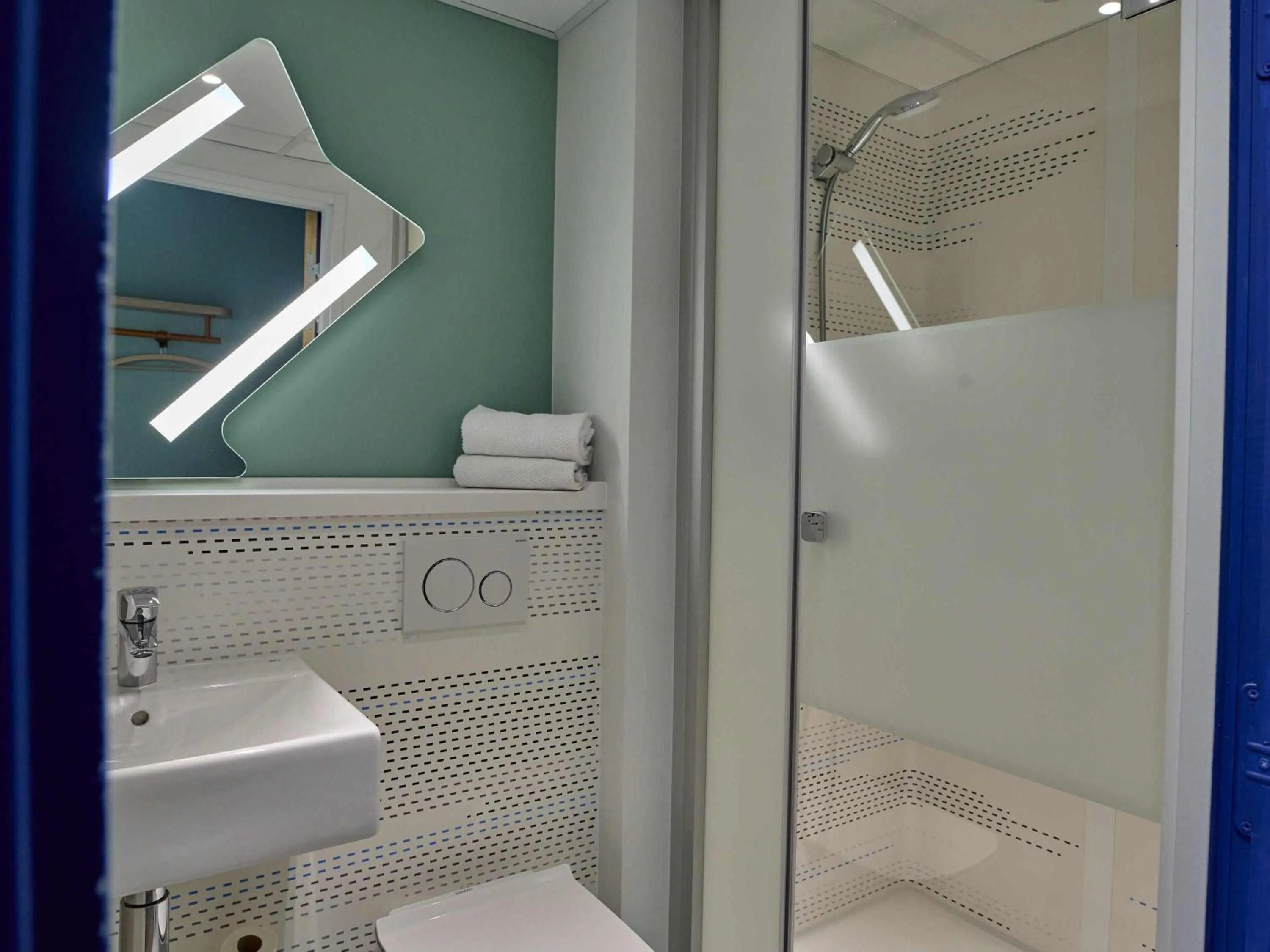 Bedroom in Ibis Budget Nangy Annemasse