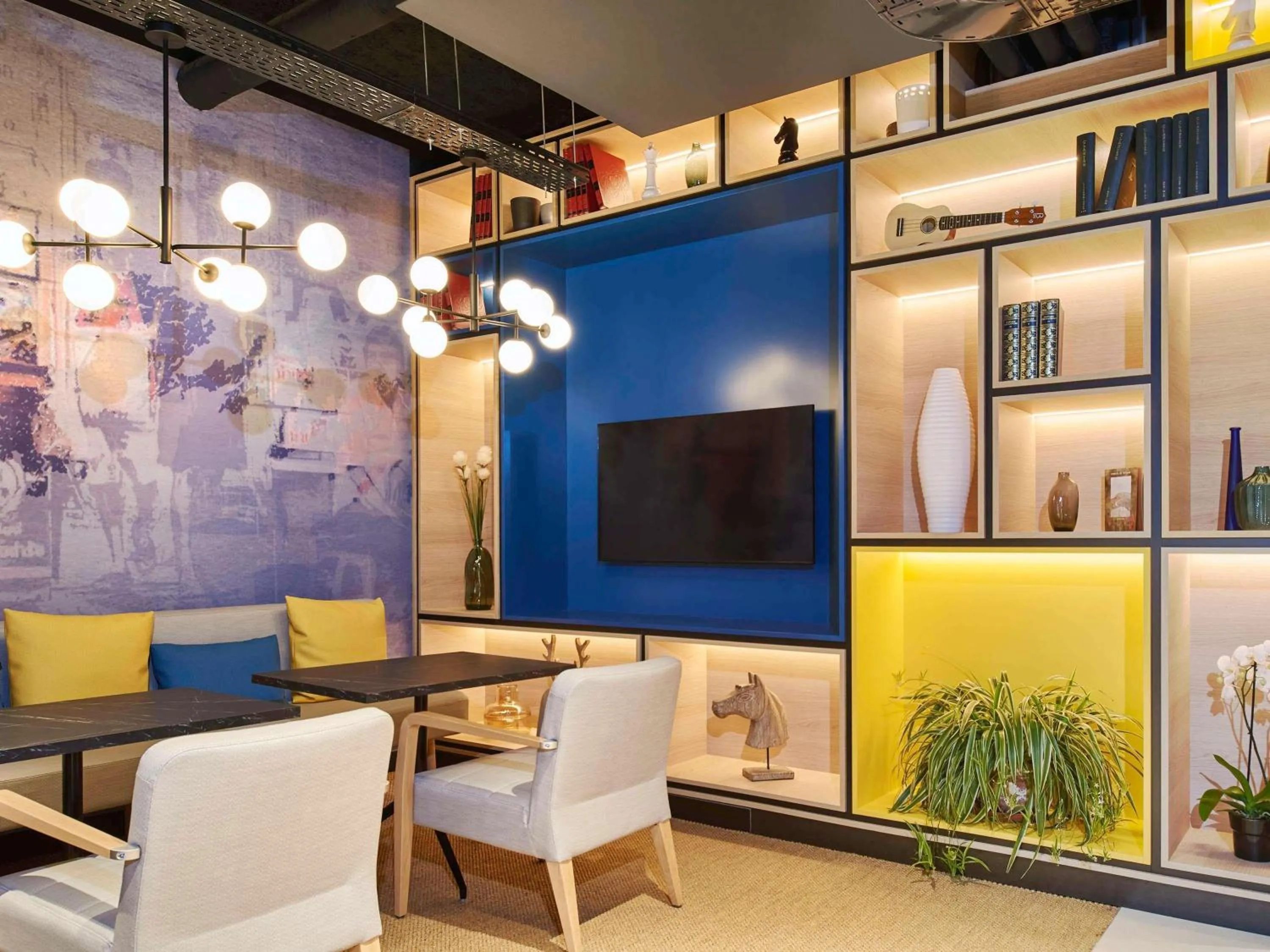 Restaurant/places to eat in ibis Bethune Centre Gare