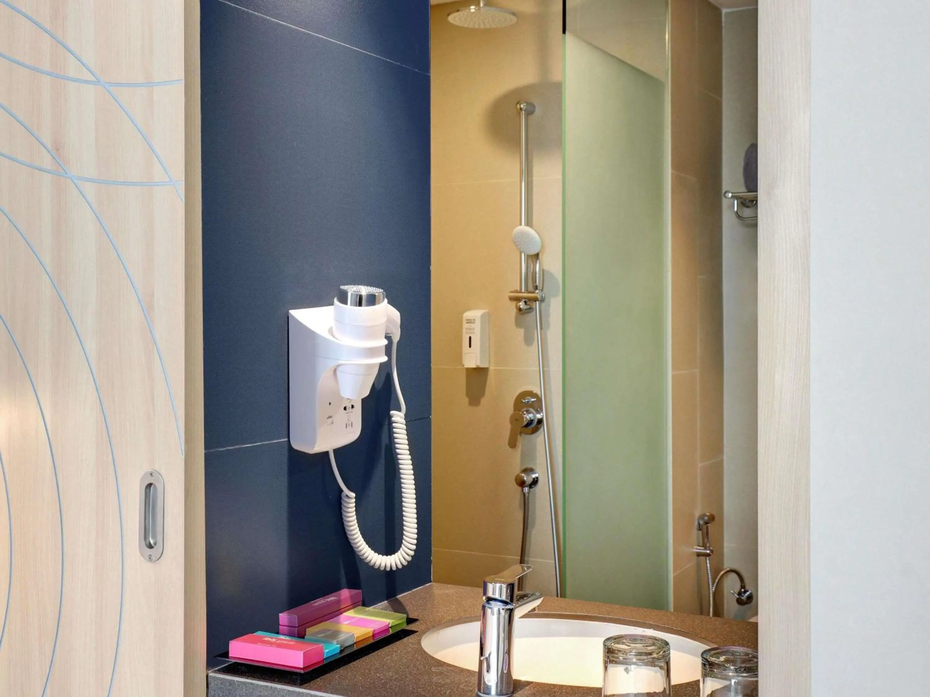 Bedroom in ibis Styles Bogor Pajajaran