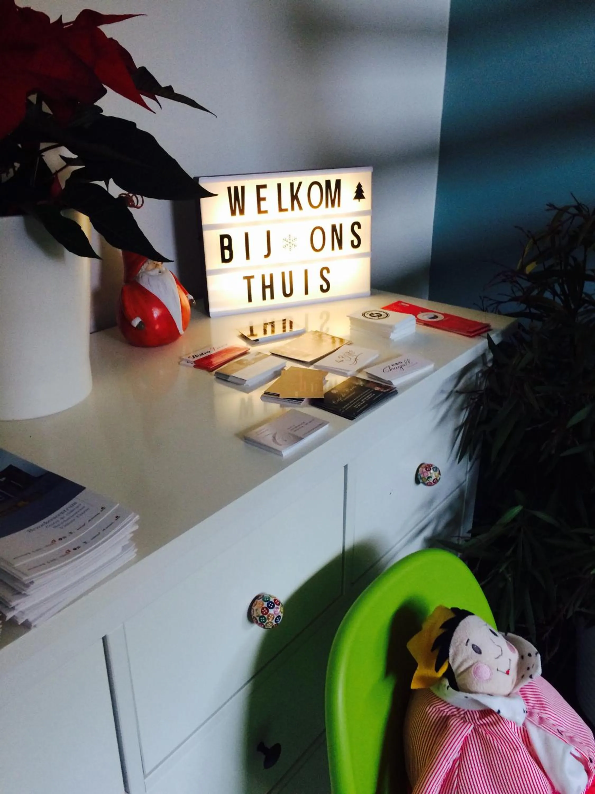 Library in B&B Huize Van Damme