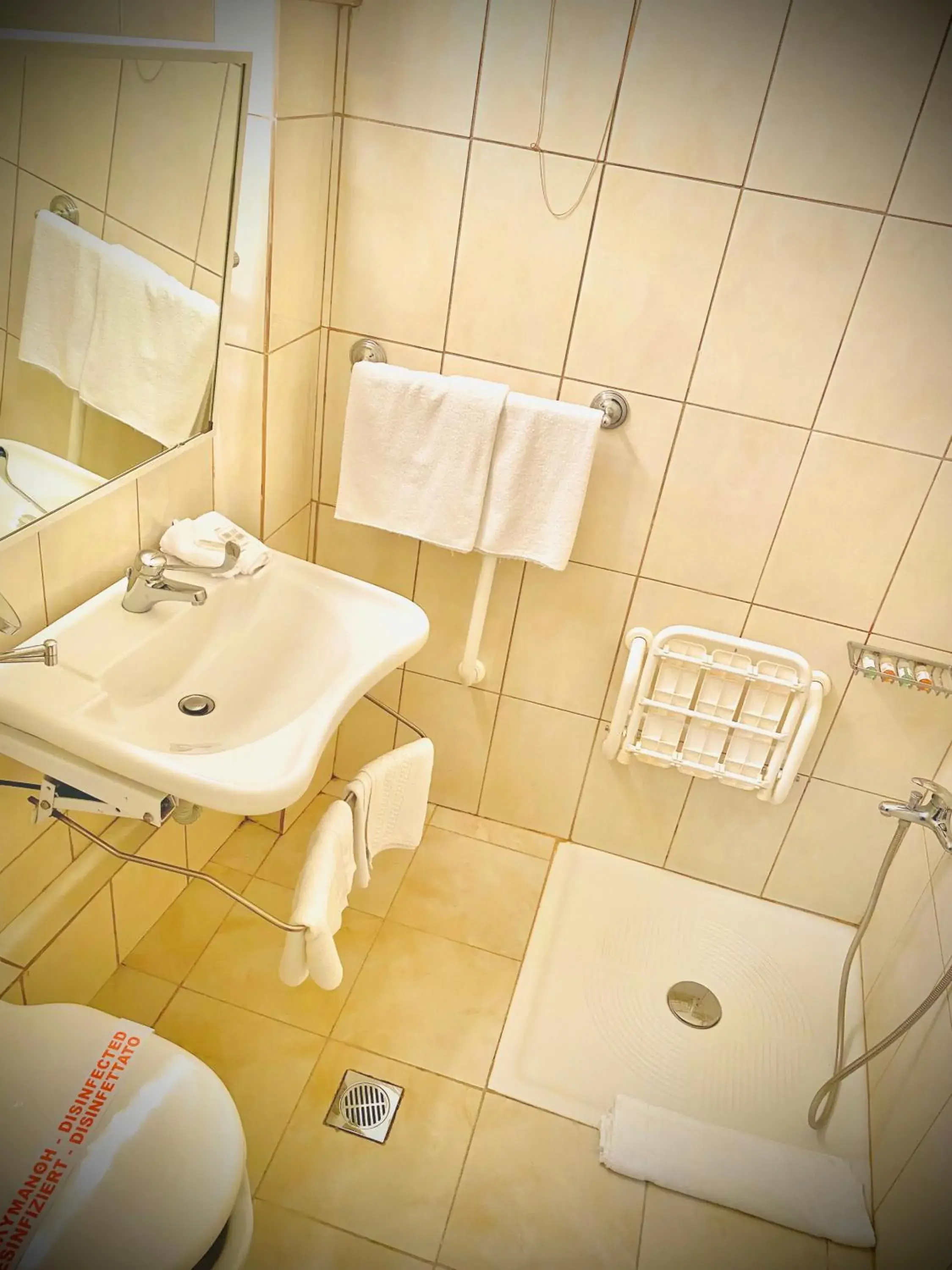 Double Room - Disability Access in GLARENTZA Double Room - Disability Access in GLARENTZA