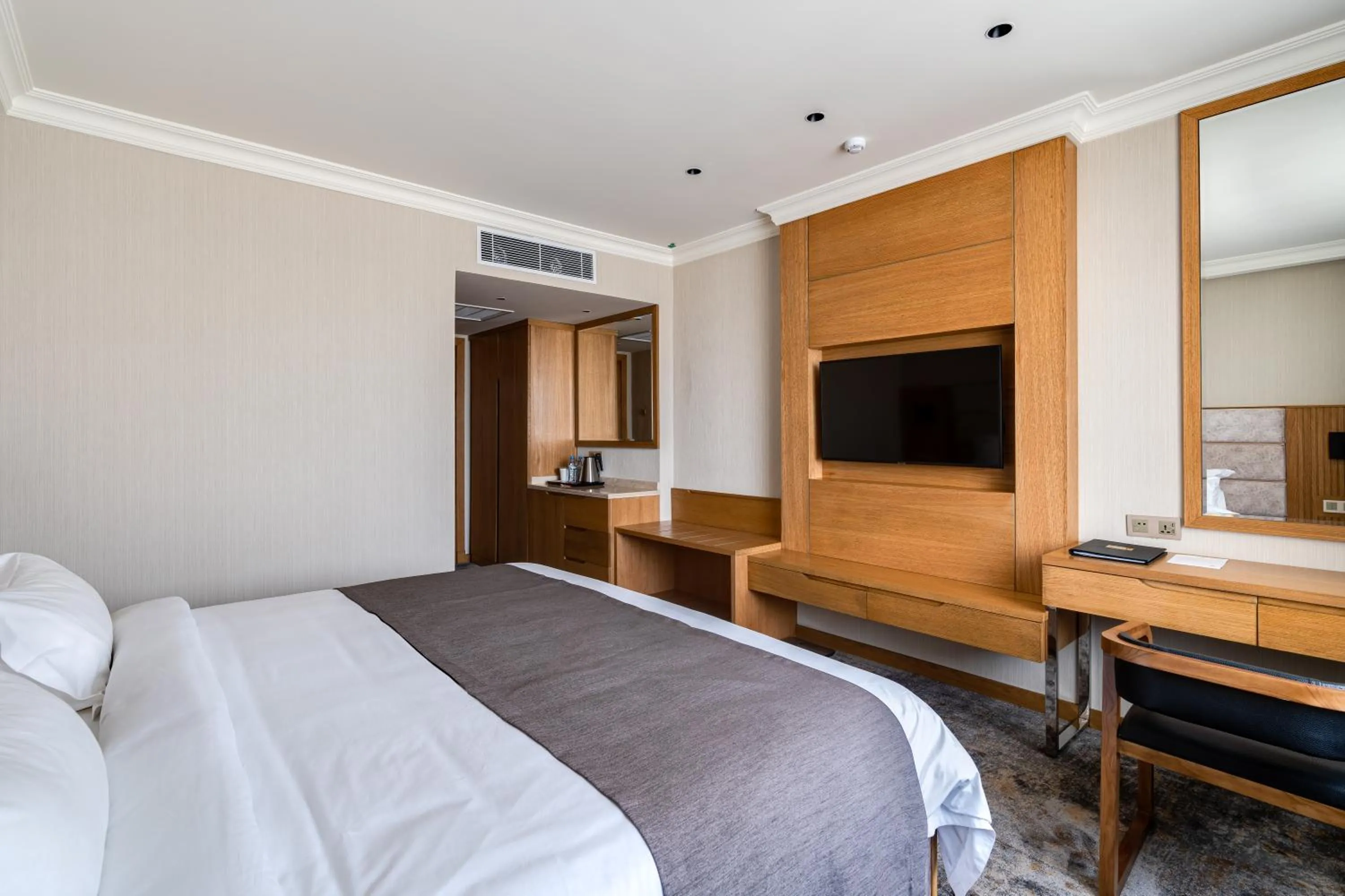 Bed in Frankfort Hotel and Spa