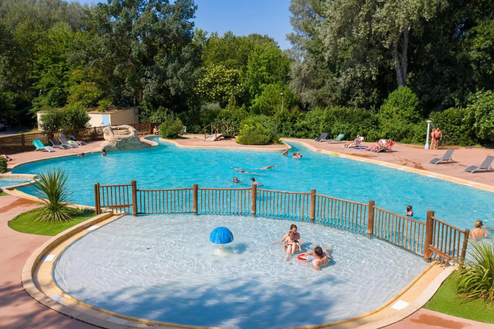 Swimming pool in Camping du Pont d'Avignon