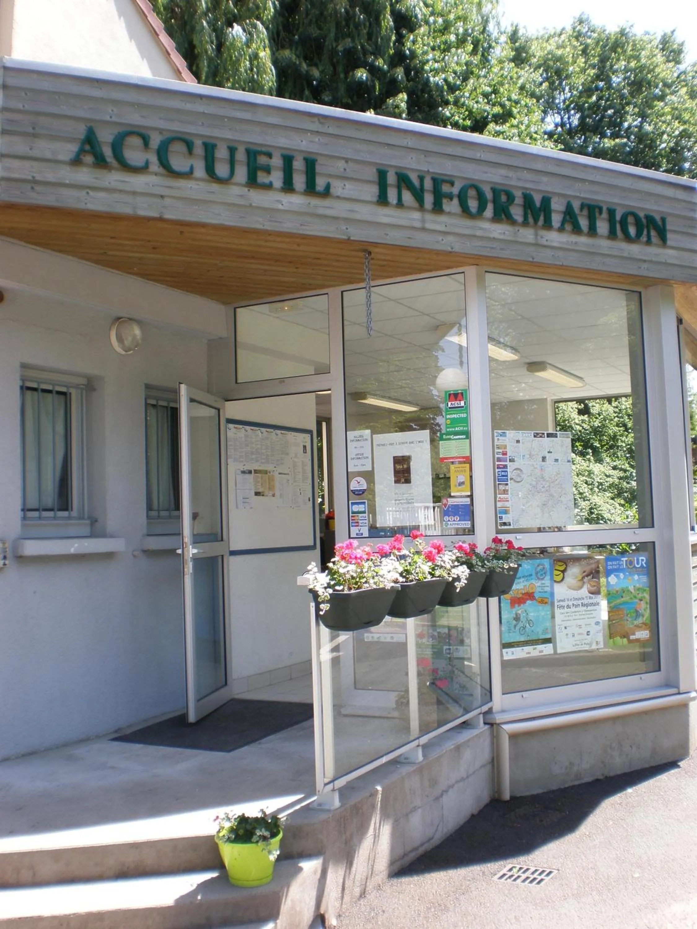 Lobby or reception in Camping le Rochat Belle Isle