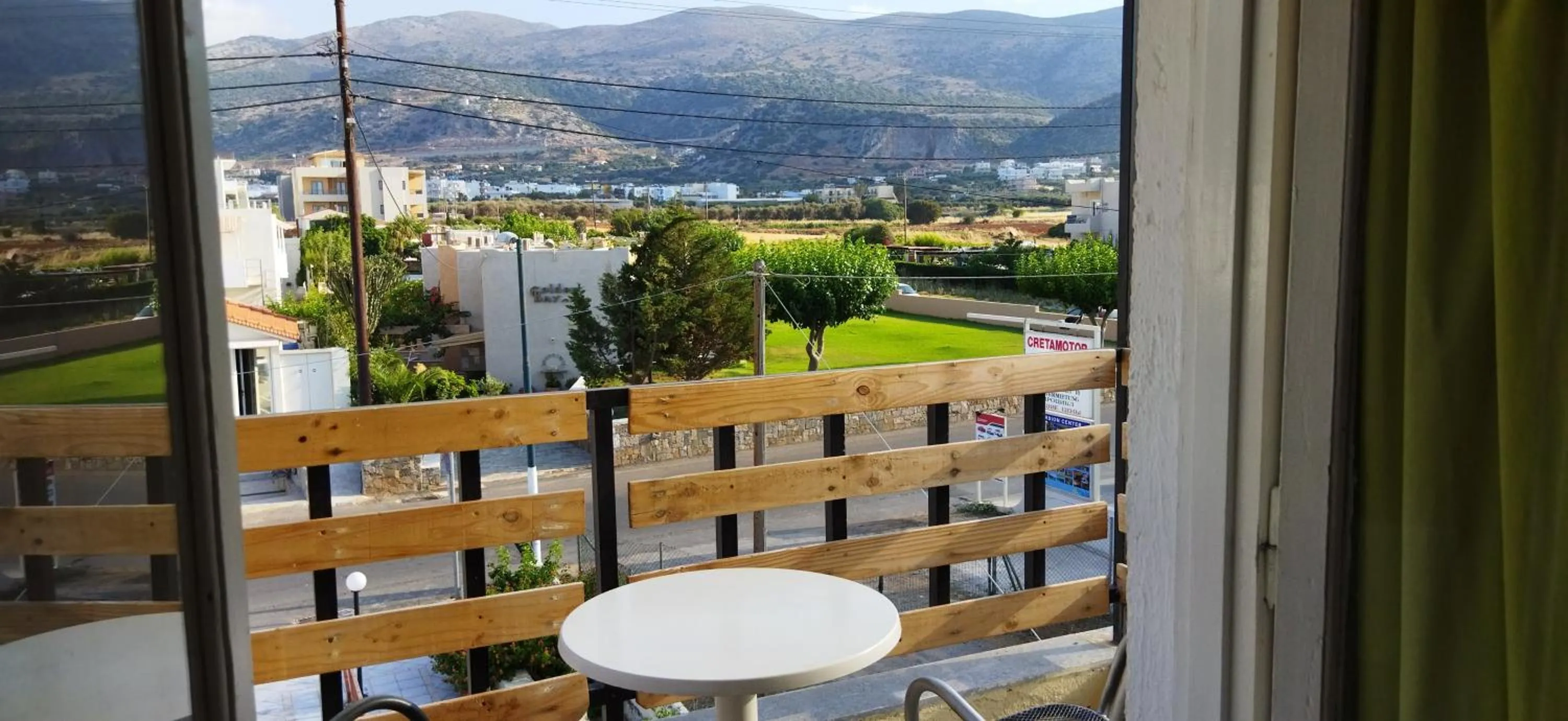 Cleo Rooms 250m from the beach