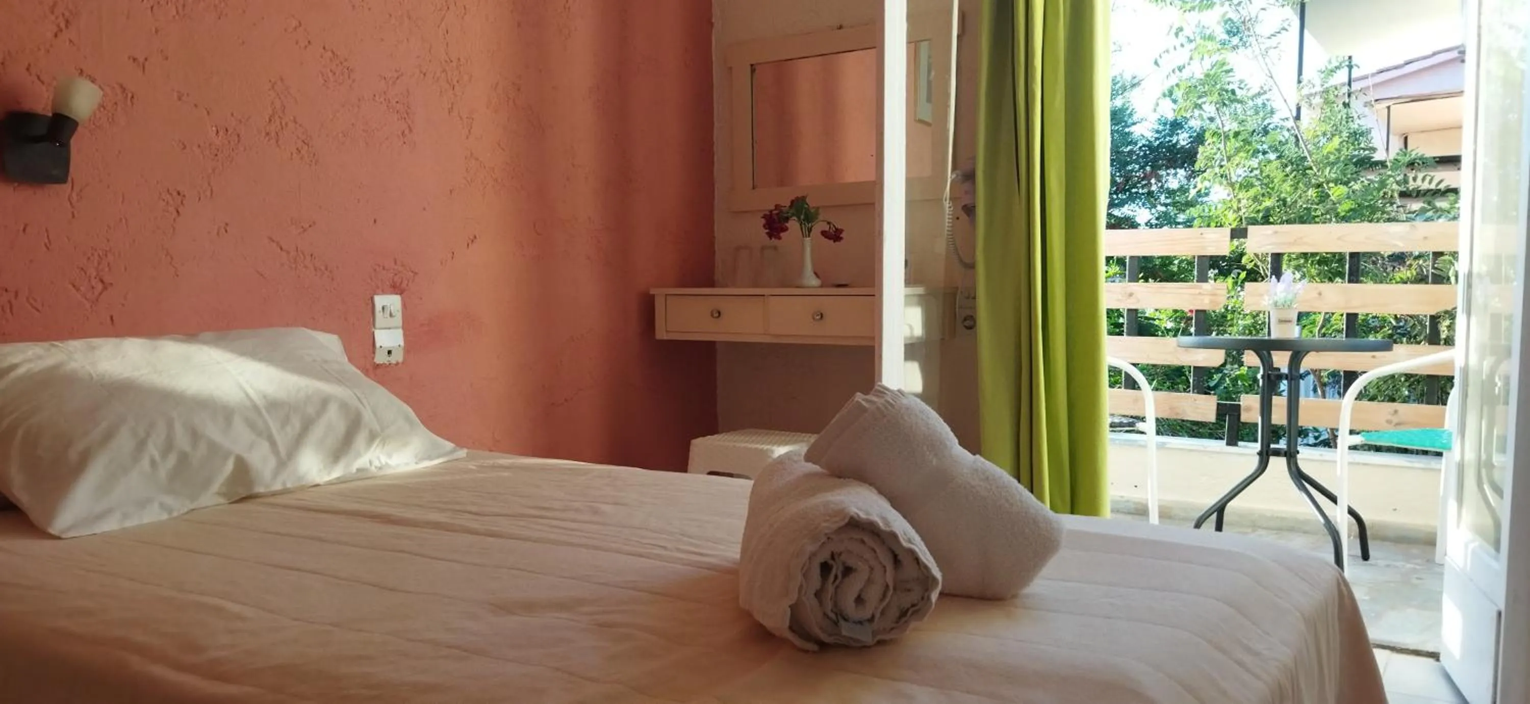 Cleo Rooms 250m from the beach